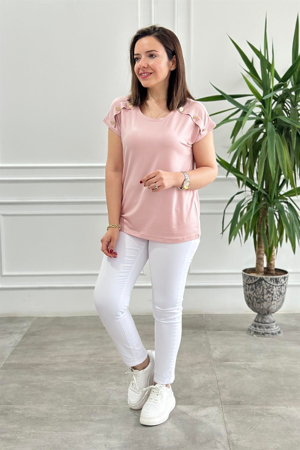 Omuz Düğme Detaylı T-Shirt