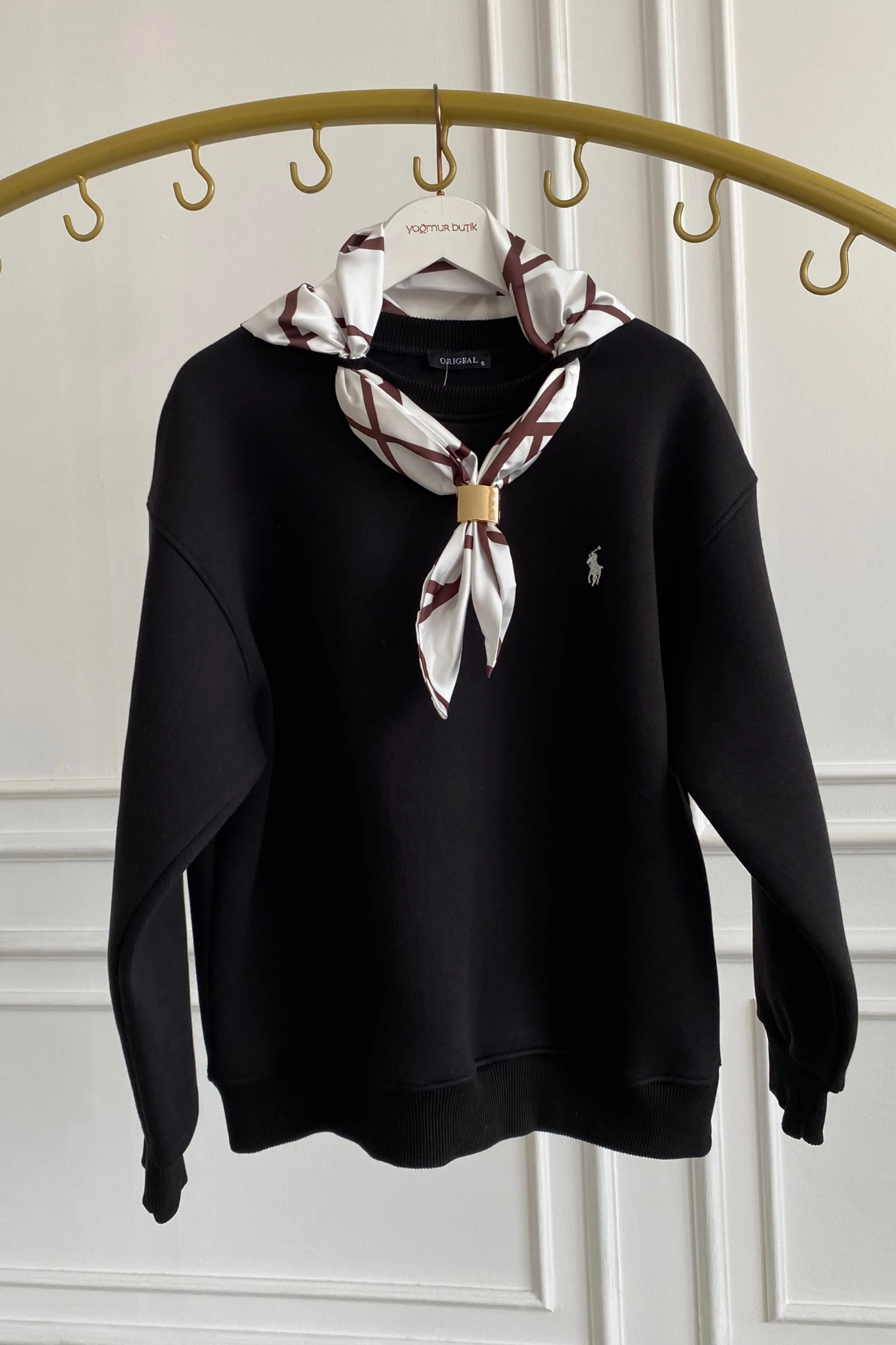 Yakası Fular Detaylı Sweat