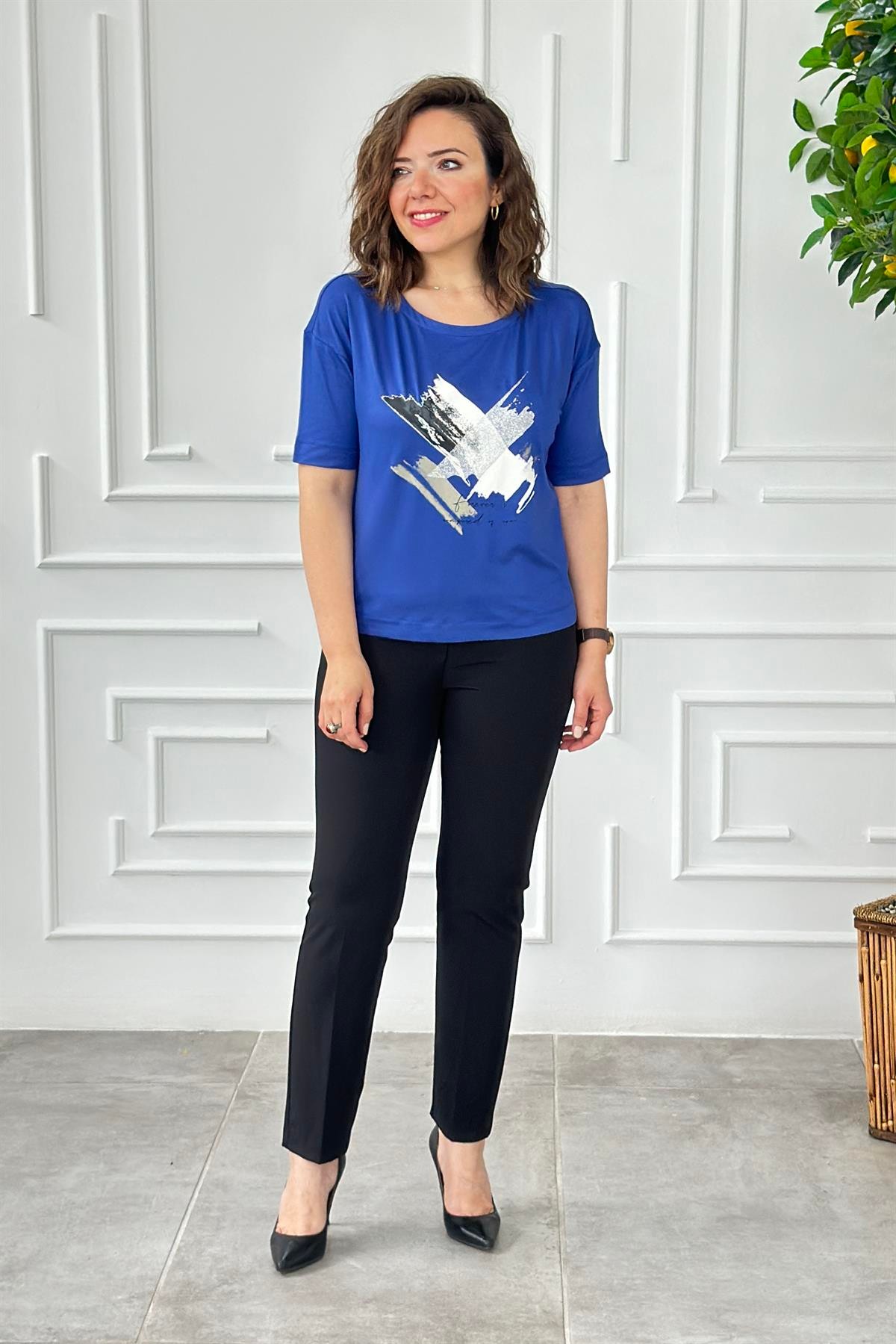 Önü Yazı Ve Sim Detaylı T-Shirt