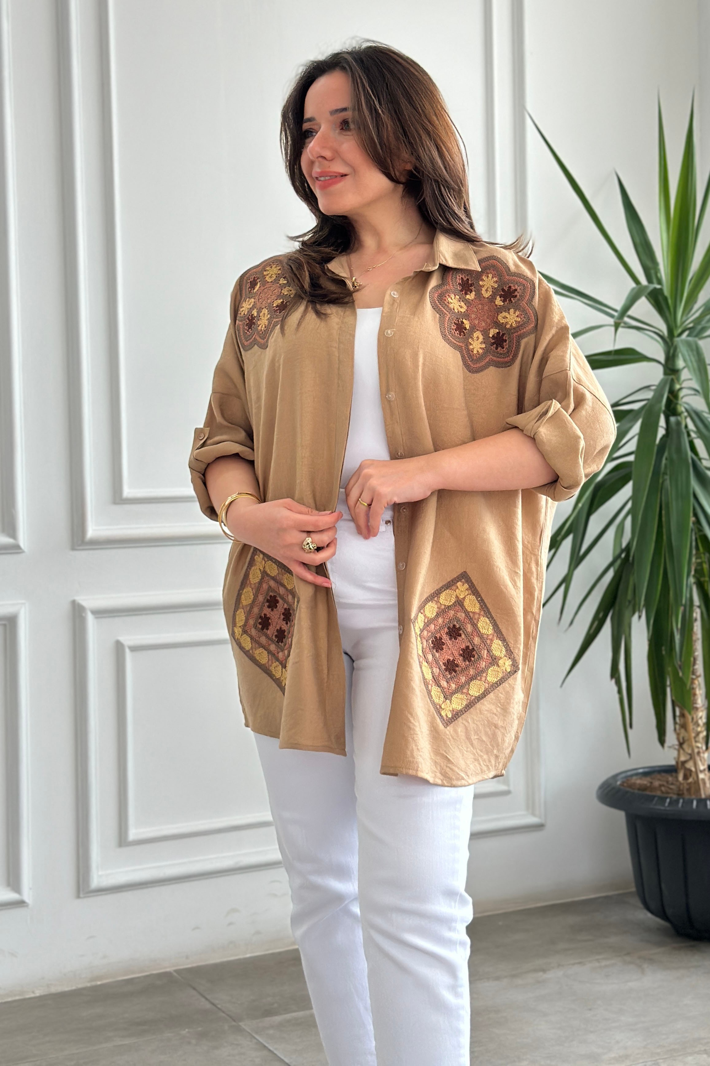 Çiçek Nakış Detaylı Gömlek  - CAMEL