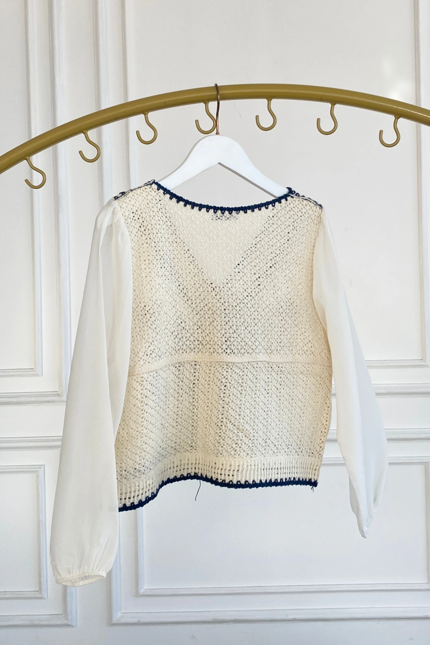 Kolları Şifon Nakış işlemeli Düğmeli Kısa Bluz - LACIVERT