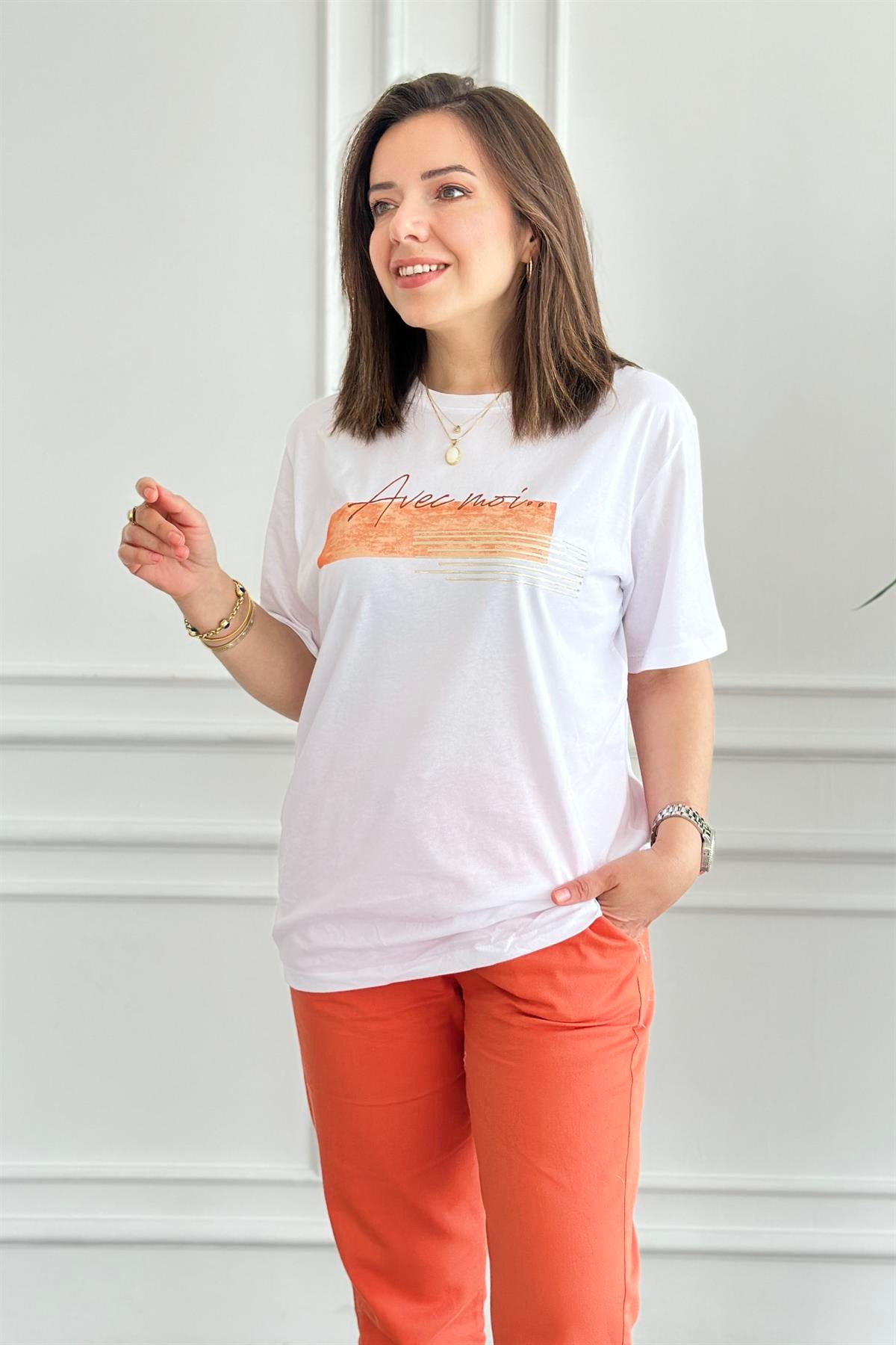 Önü Yazı Baskılı T-Shirt