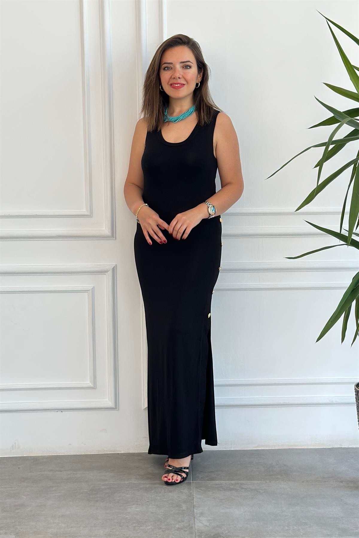 Yandan Yırtmaçlı Düğme Detaylı Kolsuz Elbise
