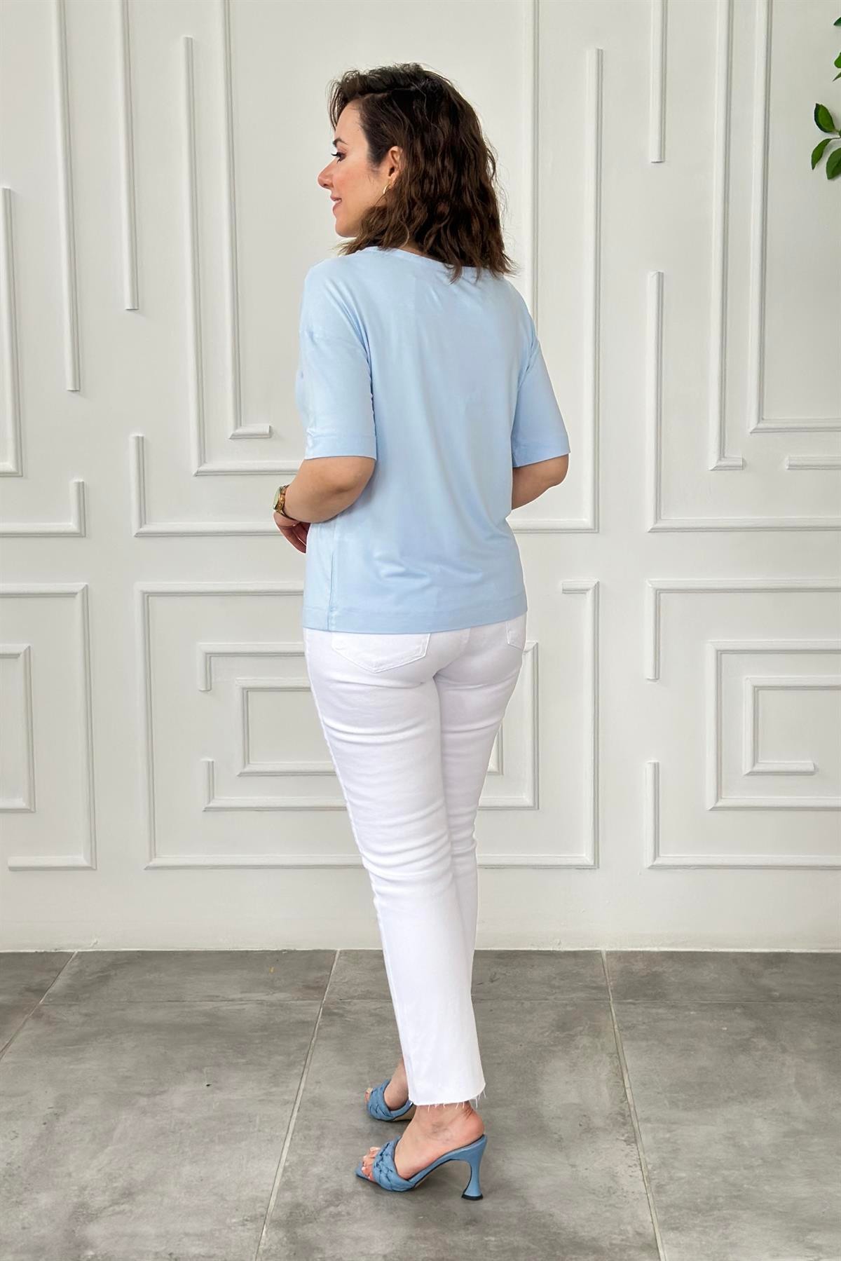 Önü Yazı Ve Sim Detaylı T-Shirt