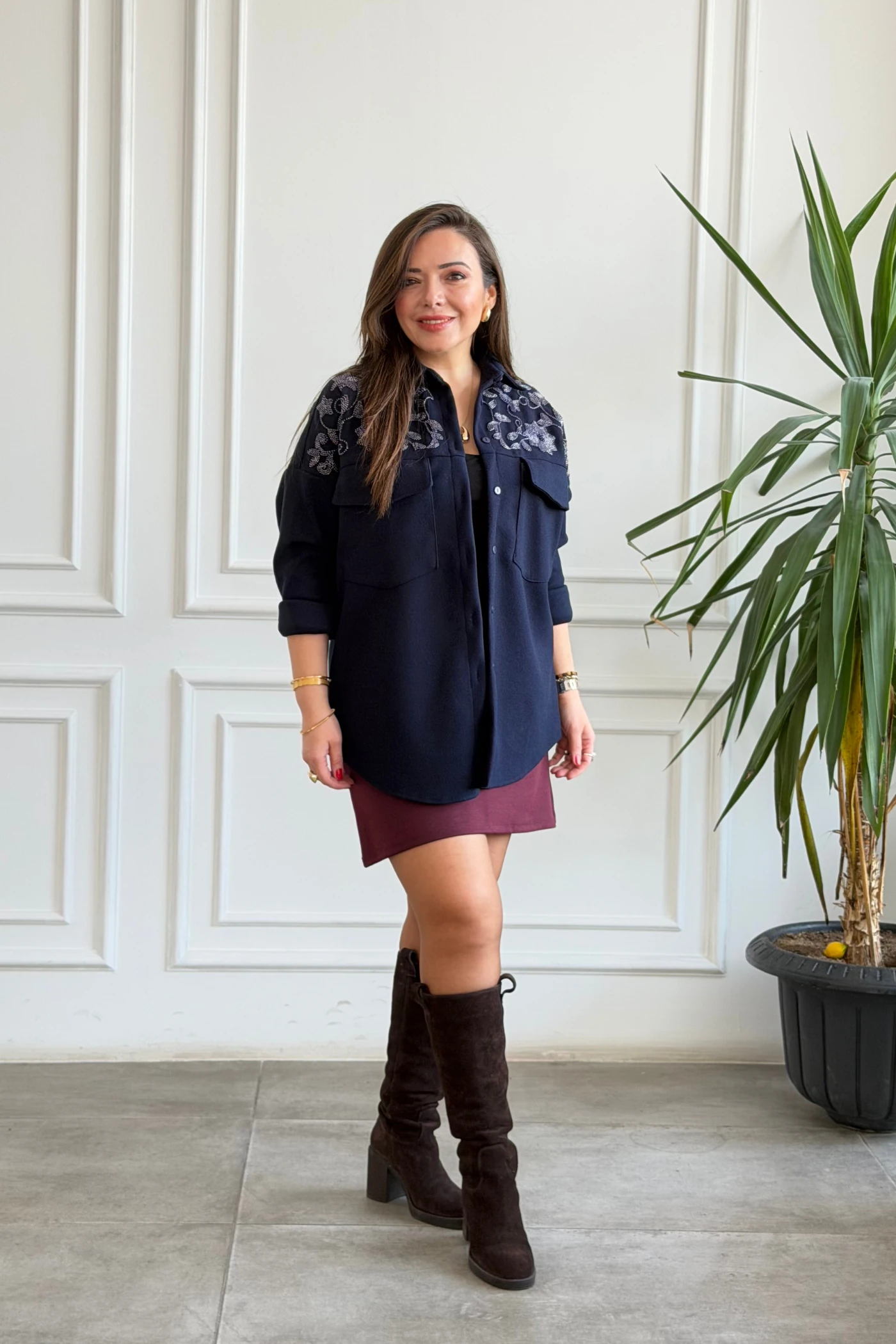 Omzu Çiçek Boncuk İşlemeli Posta Cepli Gömlek