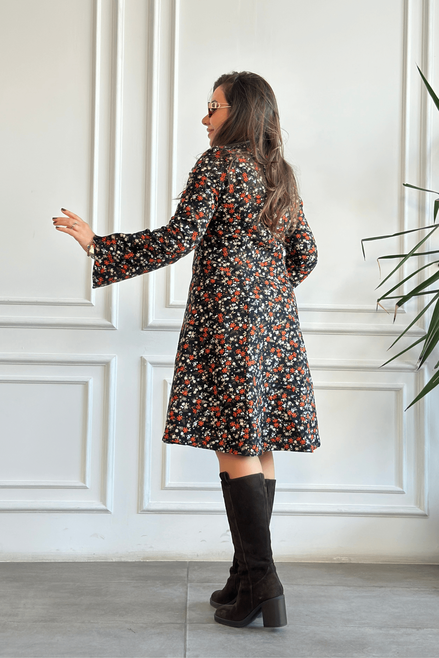 Önden Düğme Detaylı Asimetrik Kol Elbise