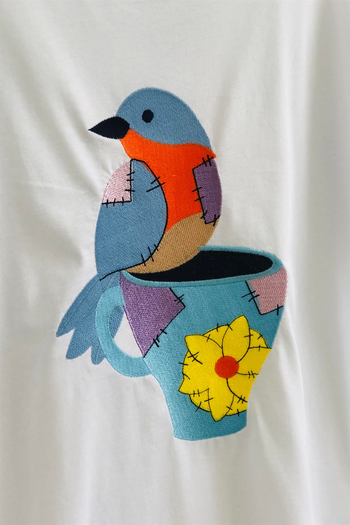 Önü Kuş Nakışlı T-Shirt