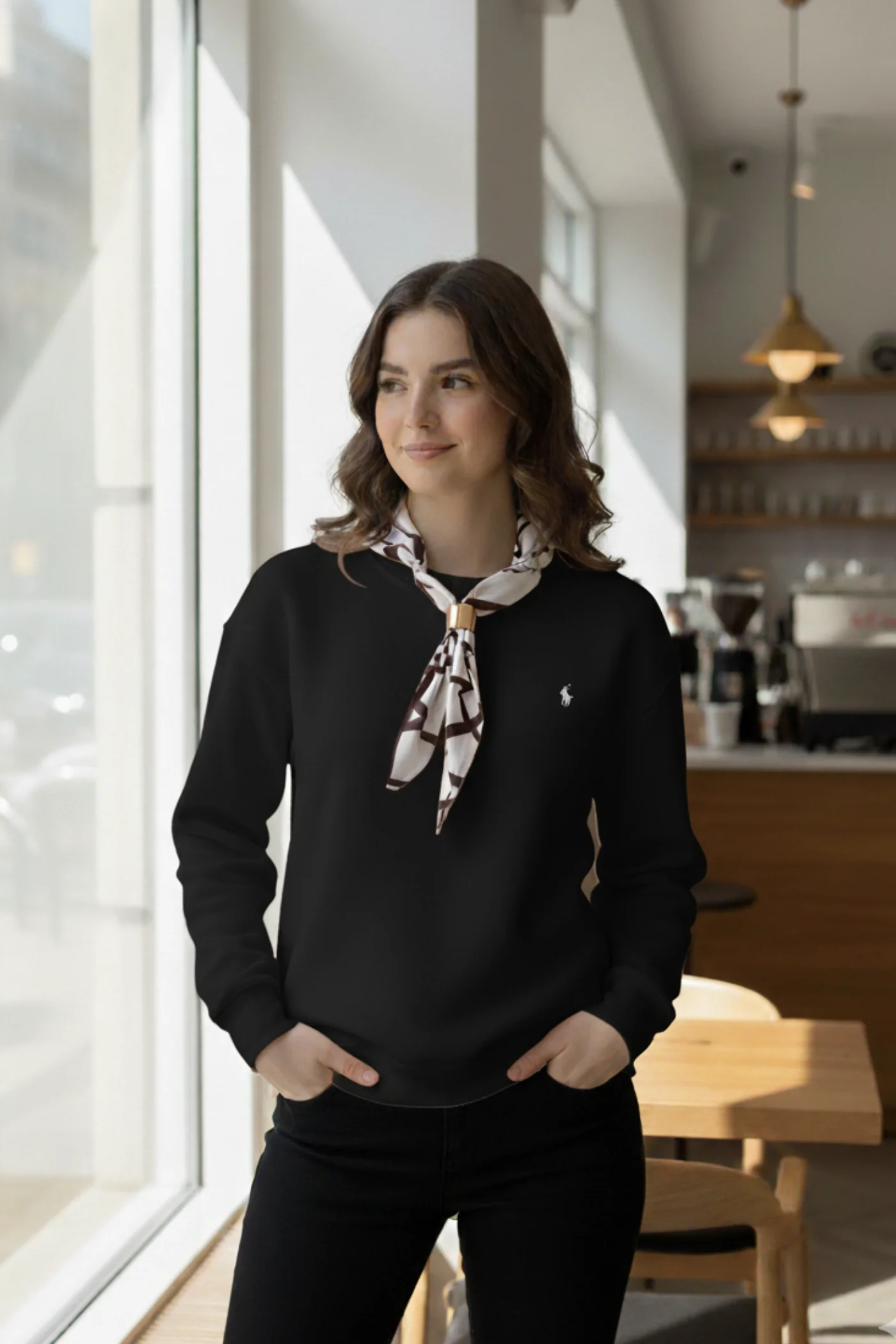 Geyik Nakış İşlemeli Yakası Fular Detaylı Sweat