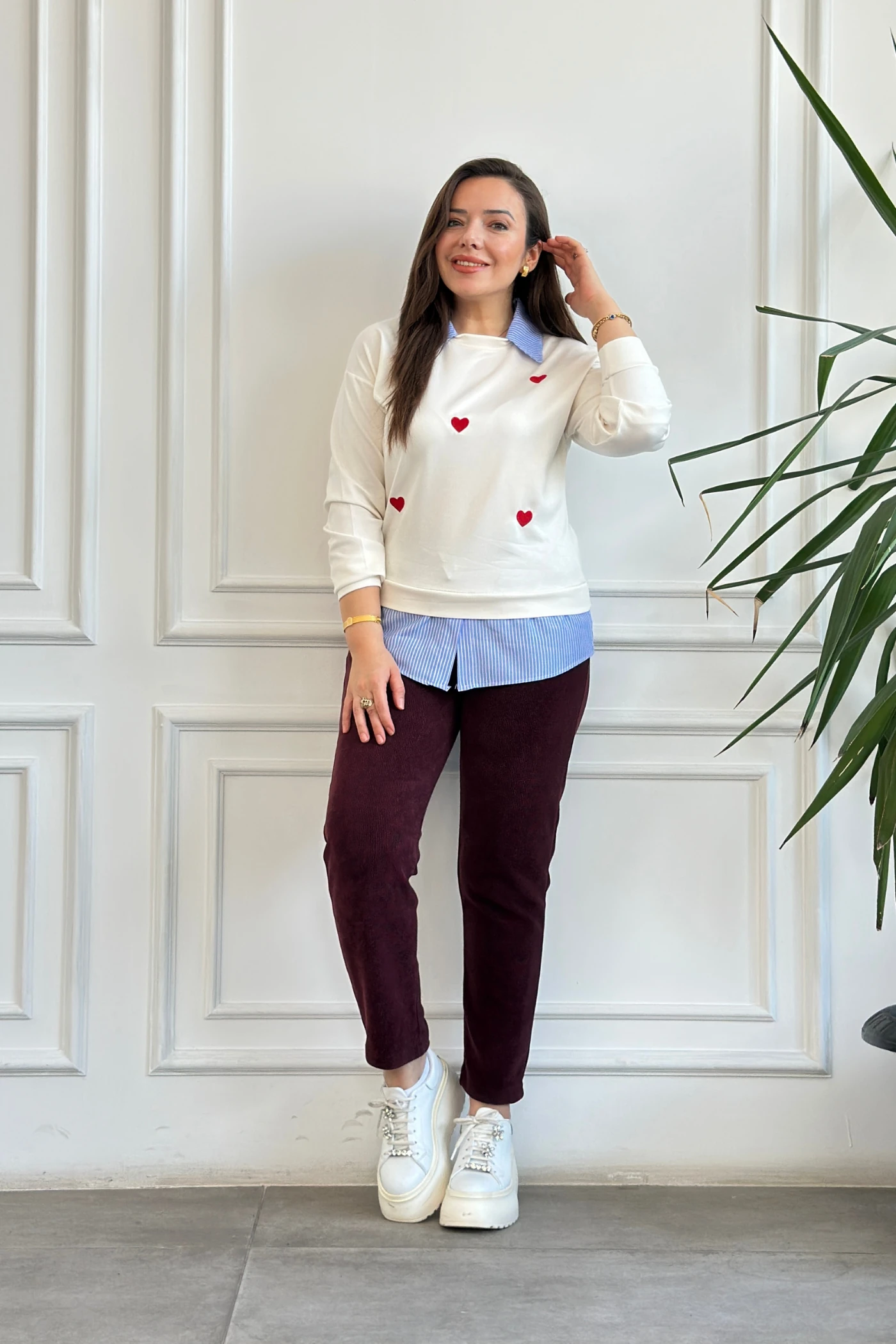 Kalp Nakışlı Polo Yaka Gömlek Detaylı Sweat