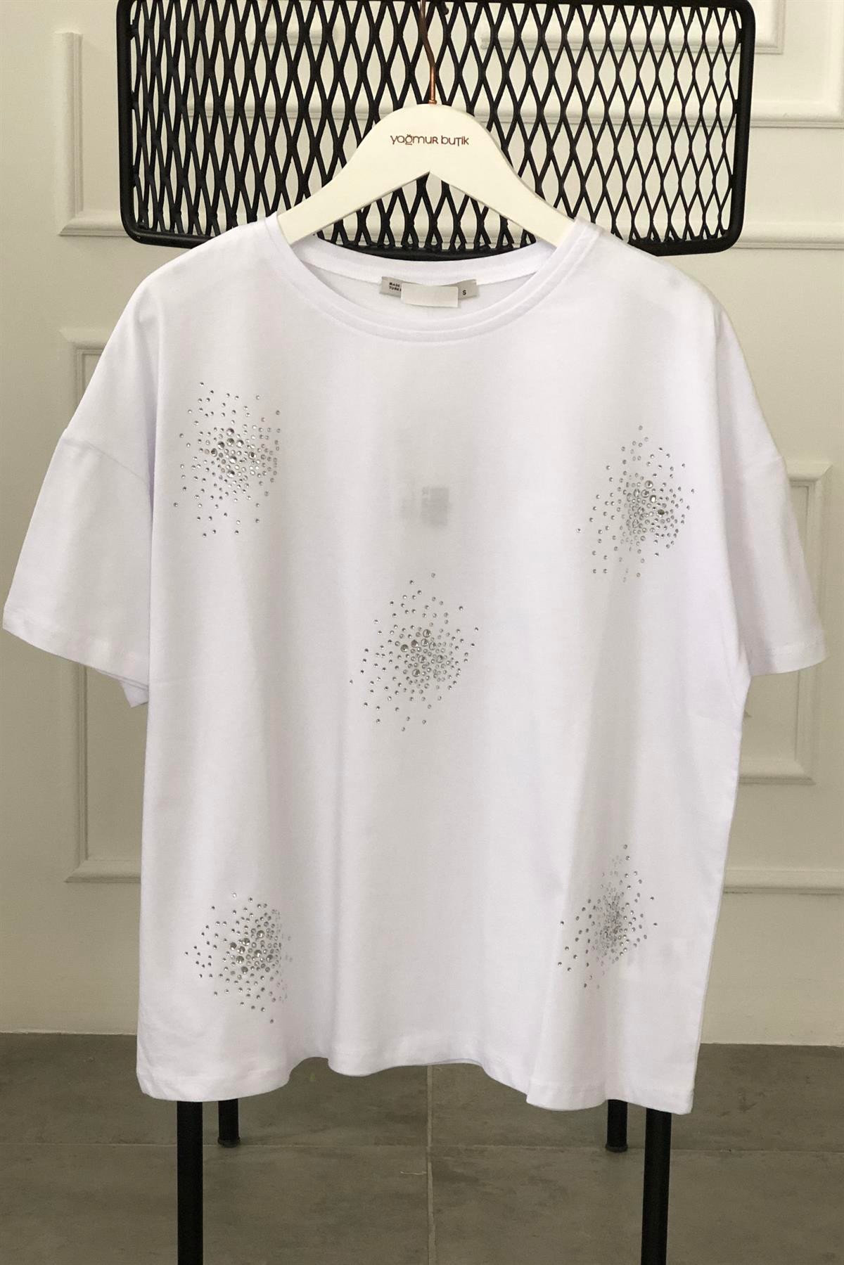 Püskürtme Taş Detaylı T-Shirt