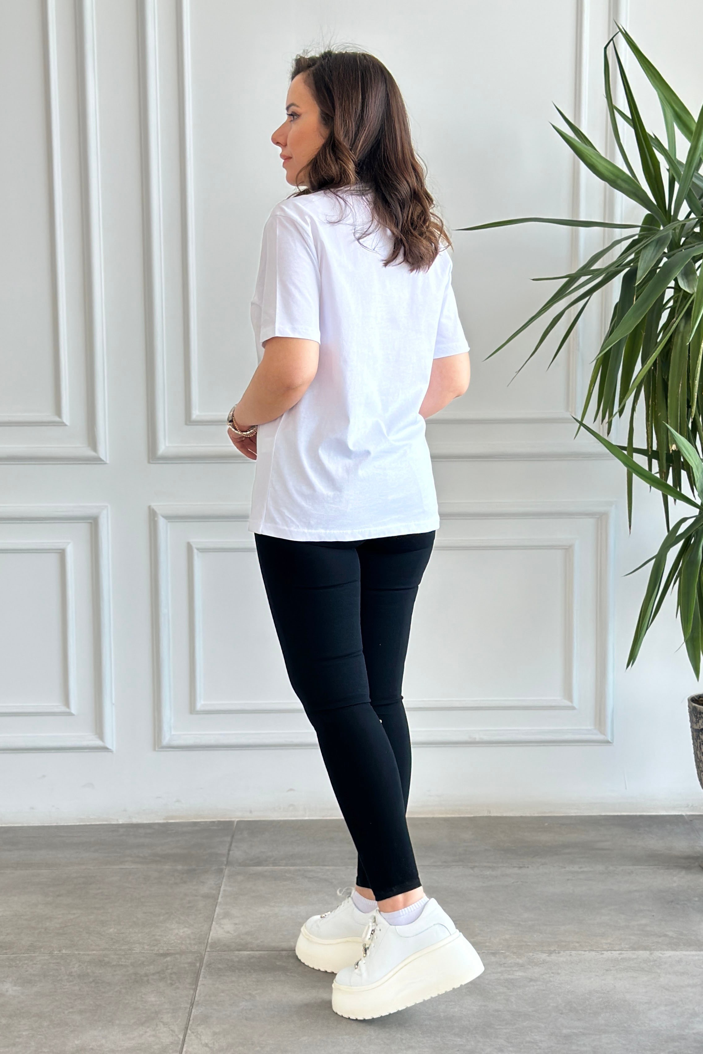 Önü Süliyet Baskılı Taş İşlemeli T-Shirt
