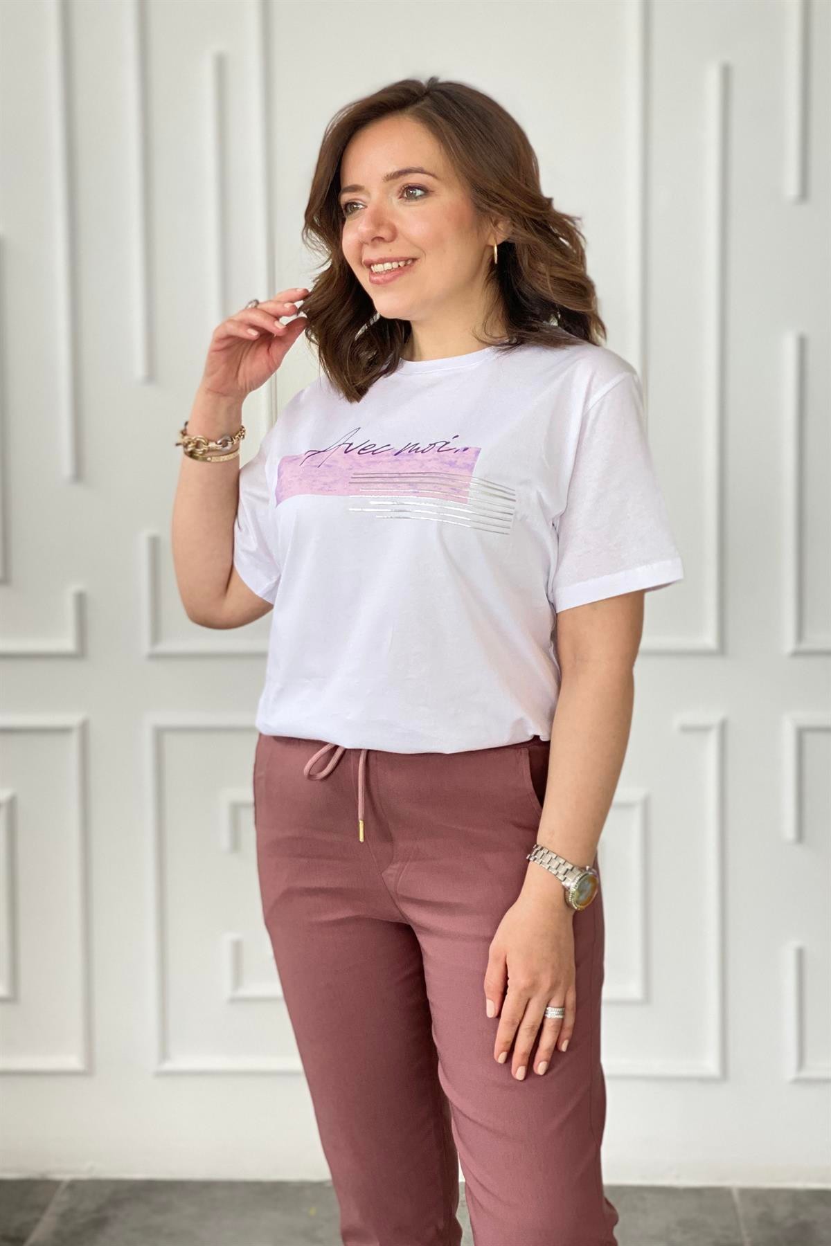 Önü Yazı Baskılı T-Shirt