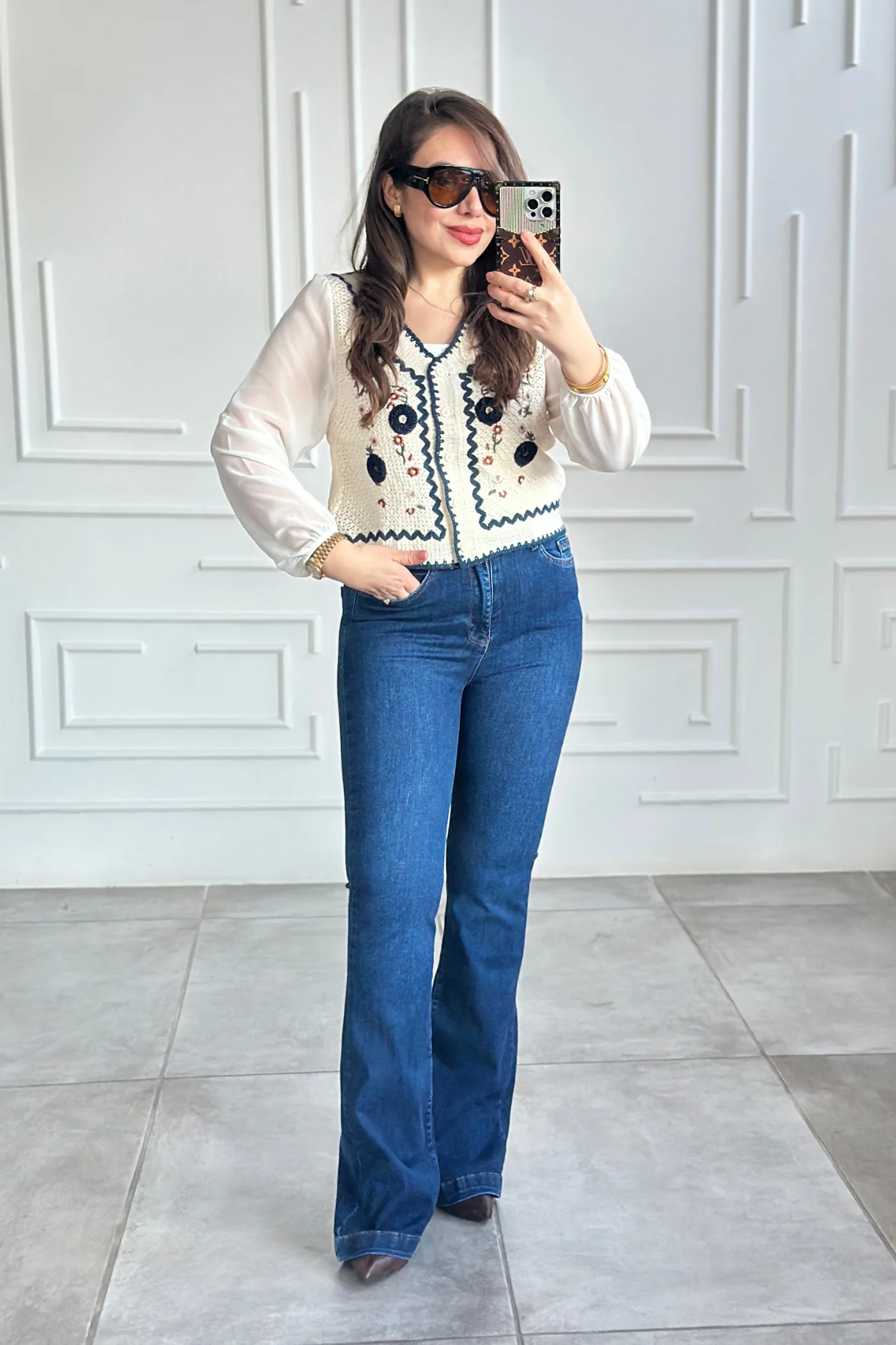 Kolları Şifon Nakış işlemeli Düğmeli Kısa Bluz - LACIVERT