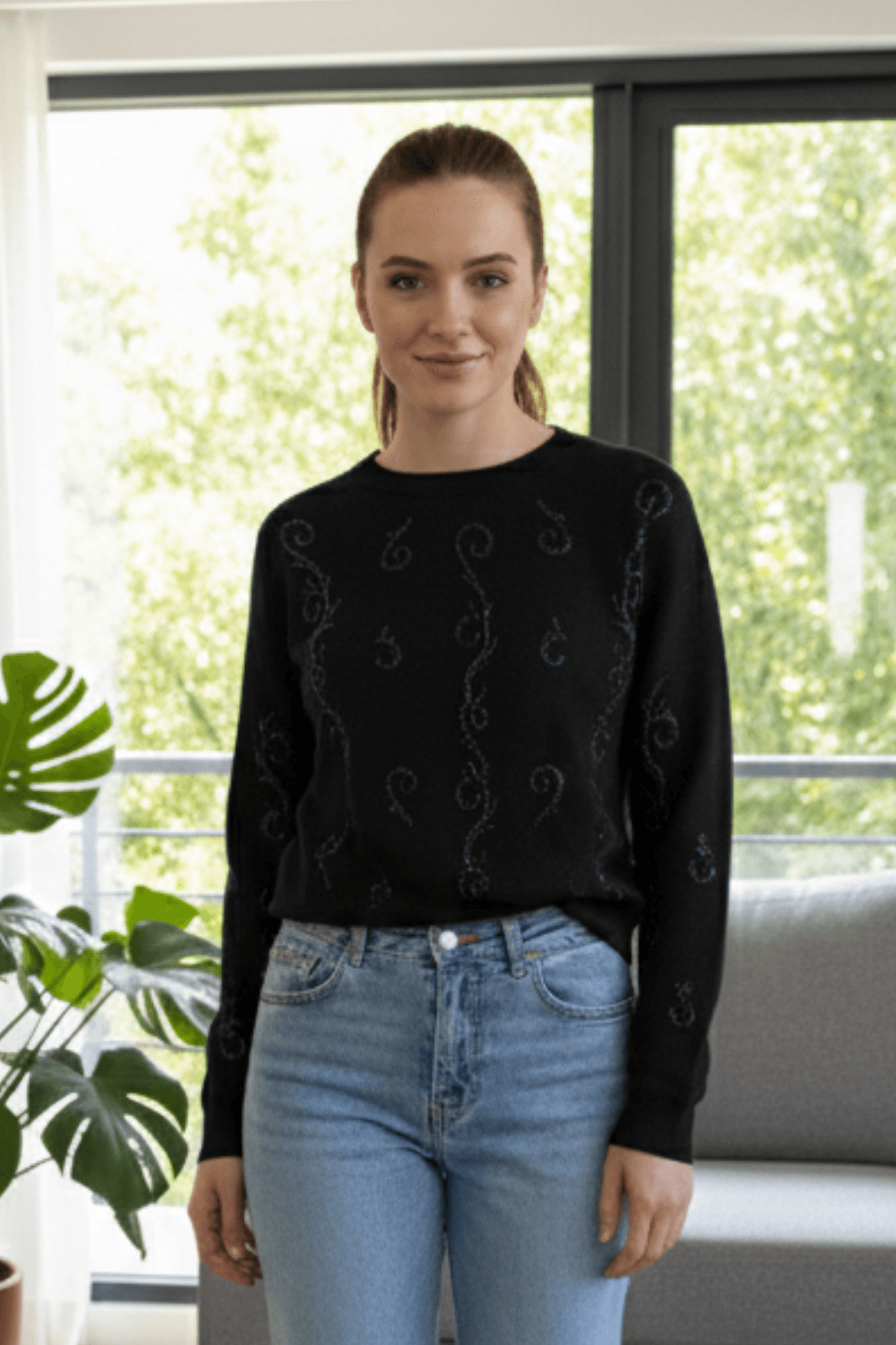 Önü Boncuk İşlemeli Sweat