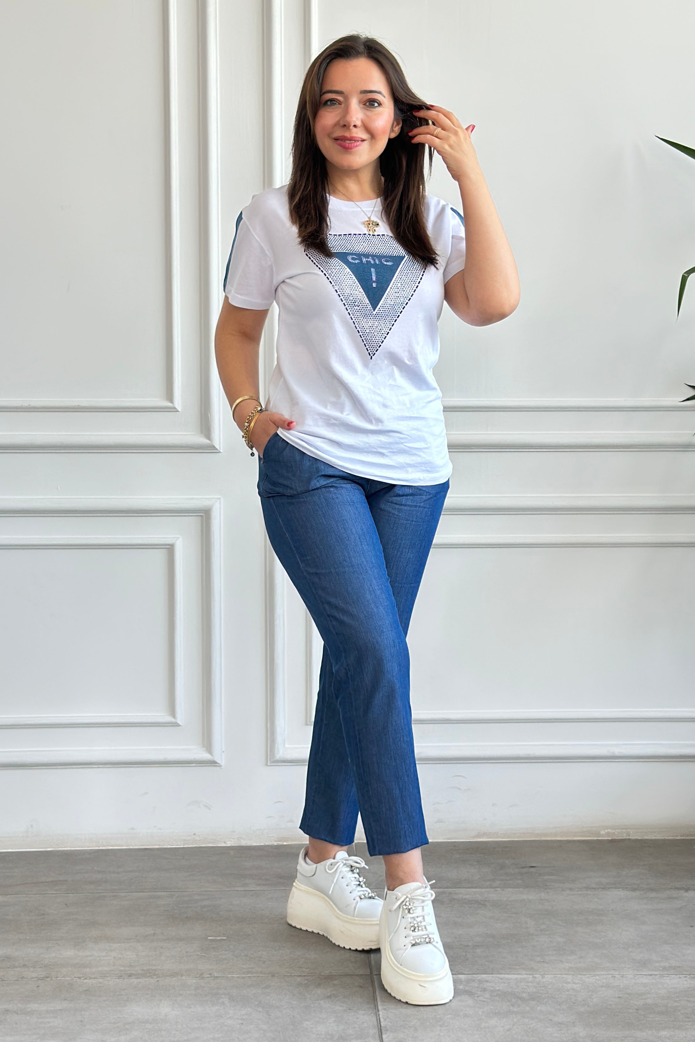 Önü Taşlı Kolları Kot Detaylı T-Shirt
