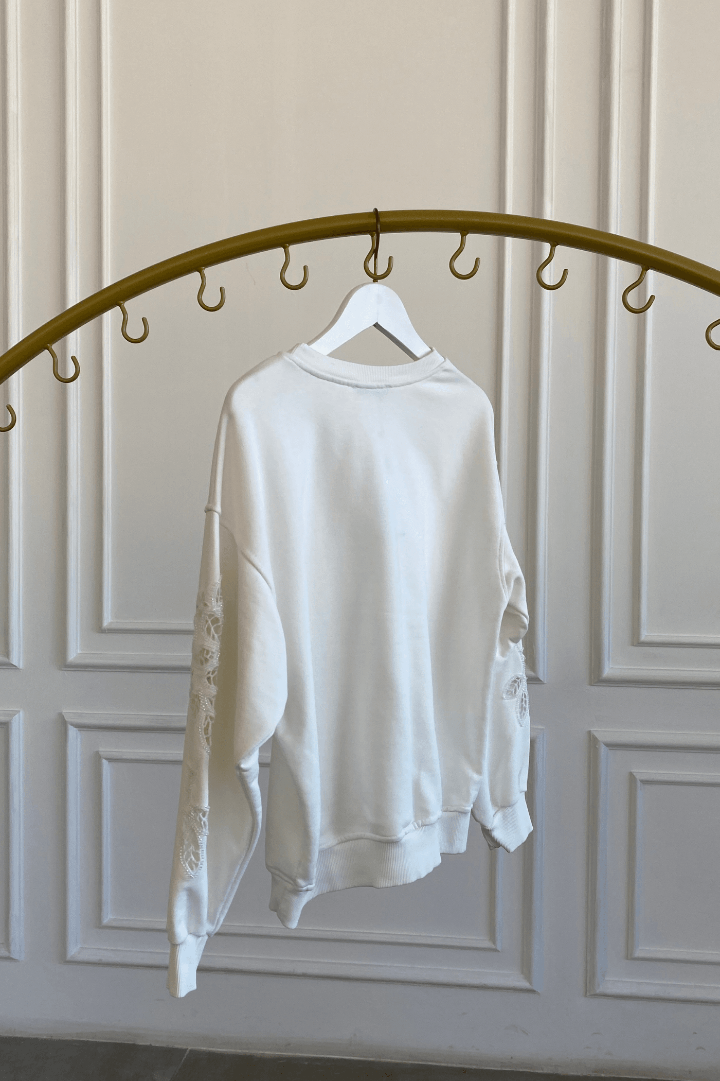 Kolları Güpürlü Boncuk İşlemeli Sweat