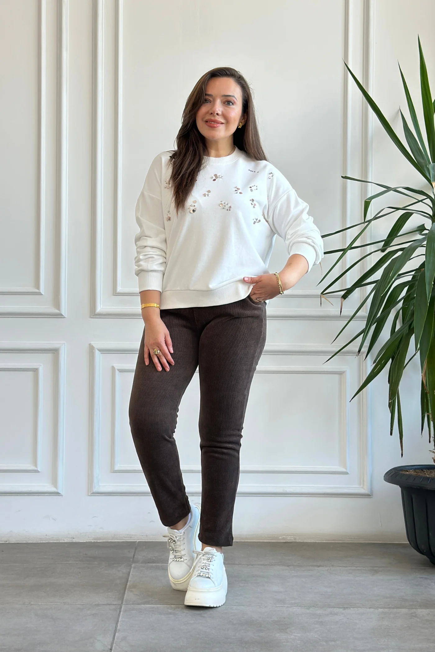 Önü Pul İşlemeli Sweat