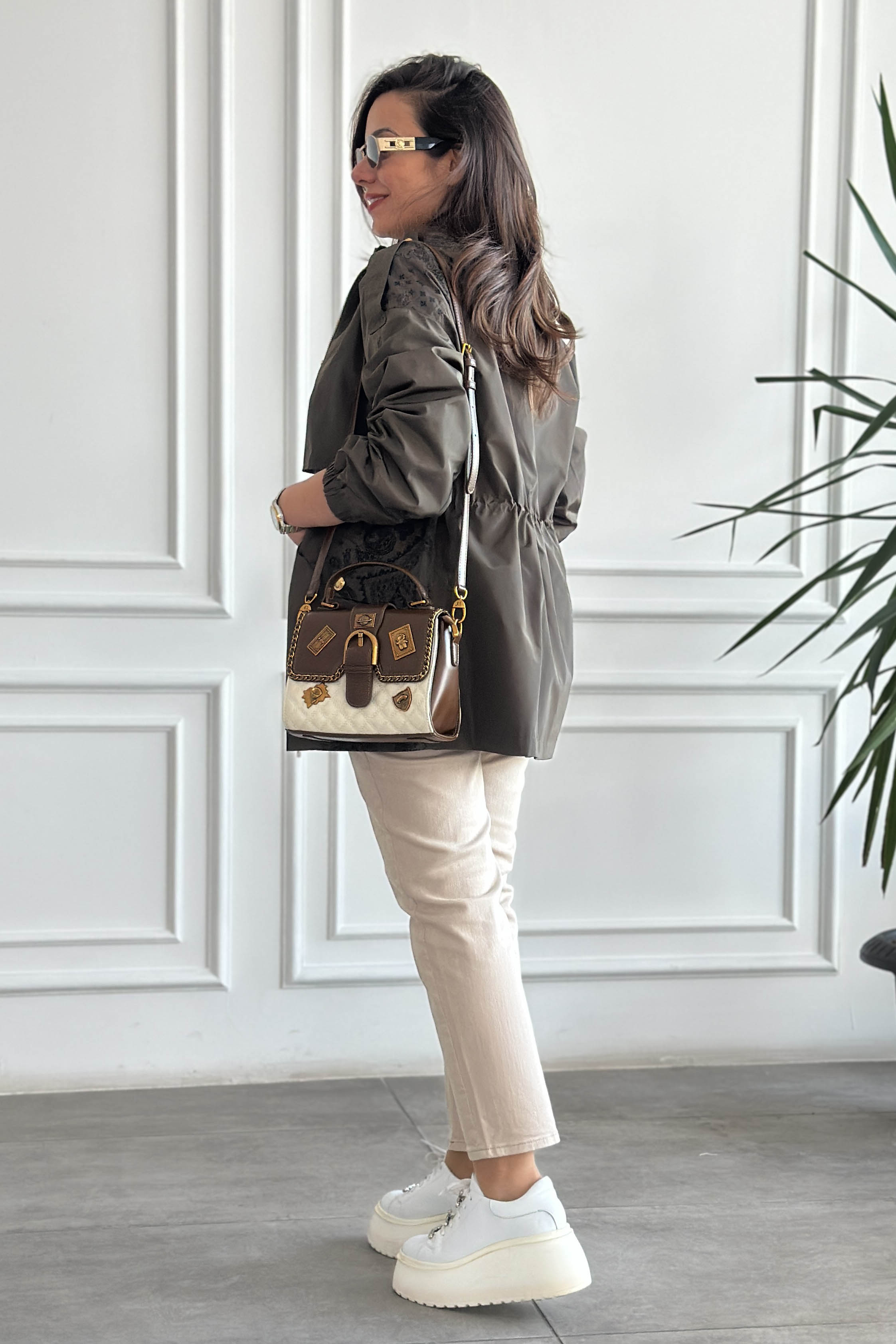 Omzu Ve Cepleri Desenli Trençkot