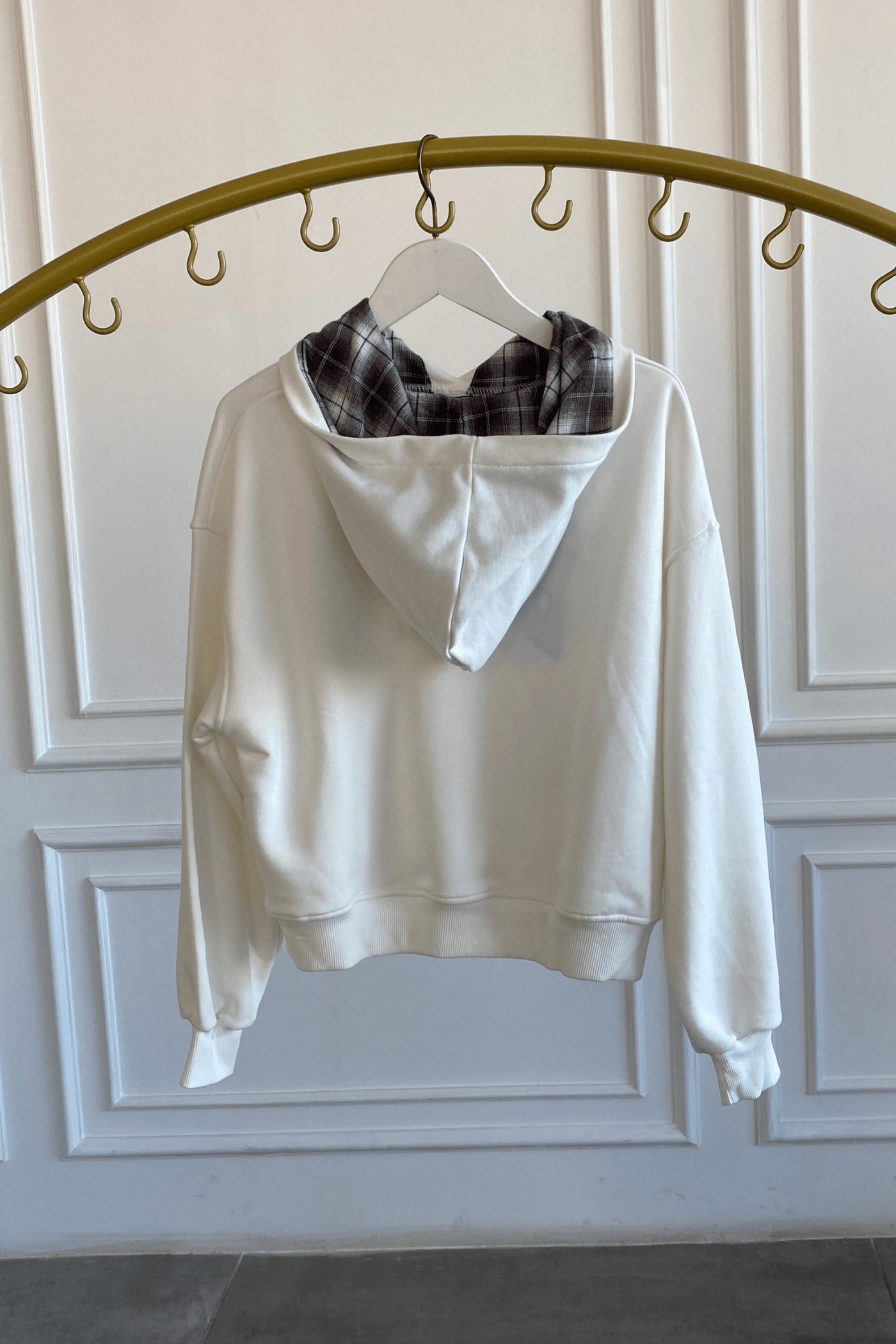 Kapşonu Ekoseli Yazı Baskılı Sweat