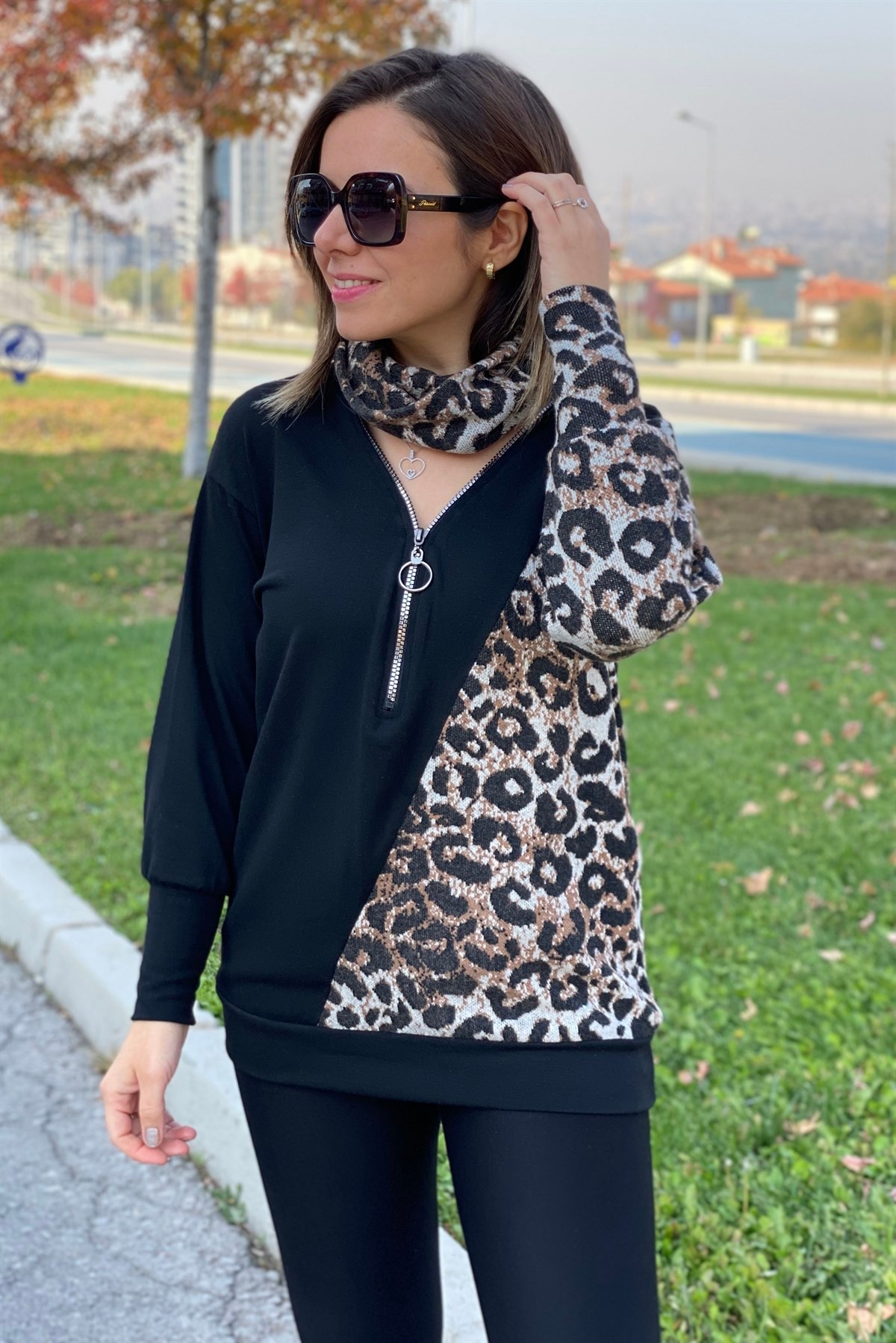 Şal Yaka Fermuarlı Leopar Desenli Bluz