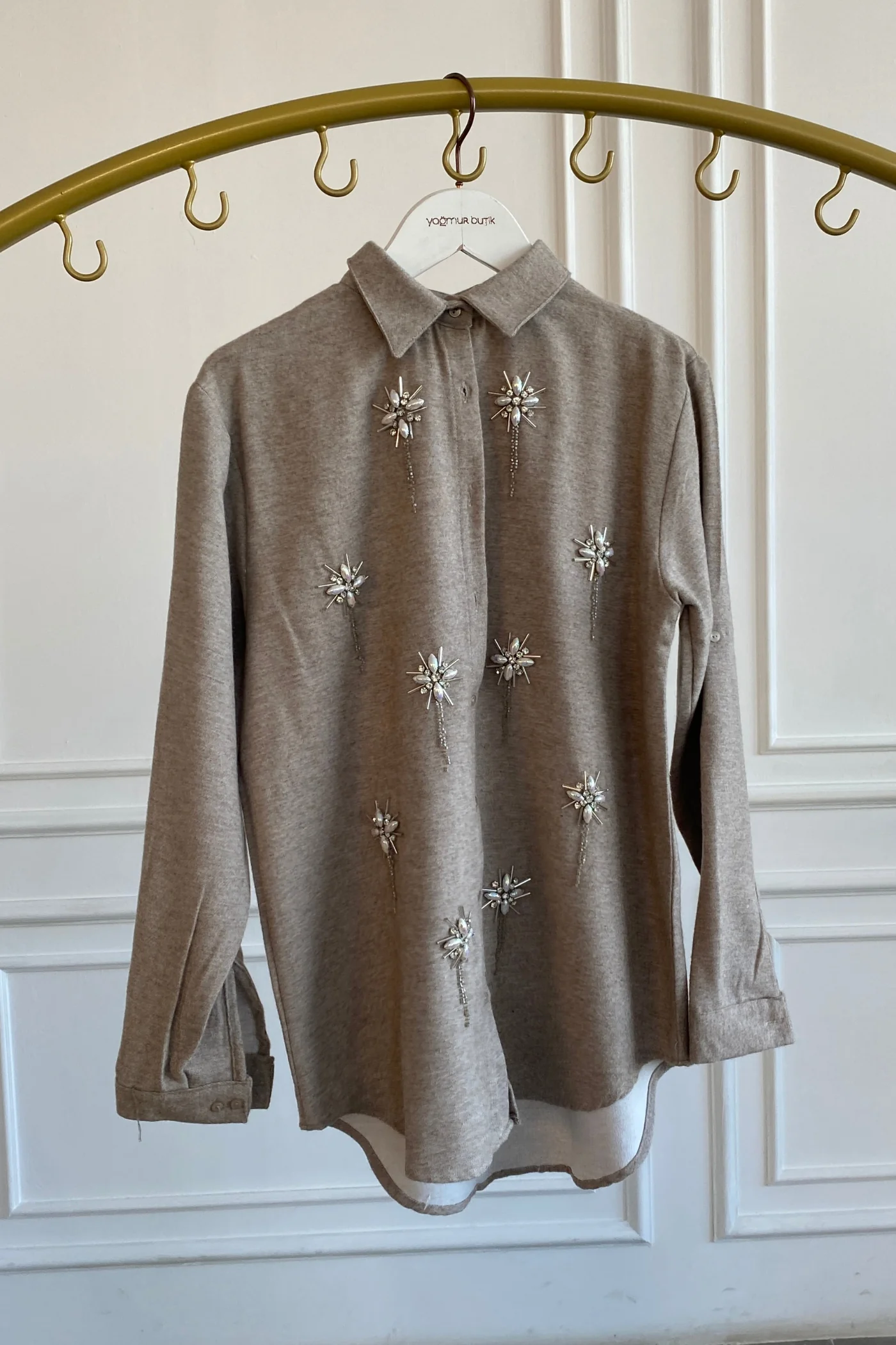 Önü Çubuk Boncuk İşlemeli Gömlek 