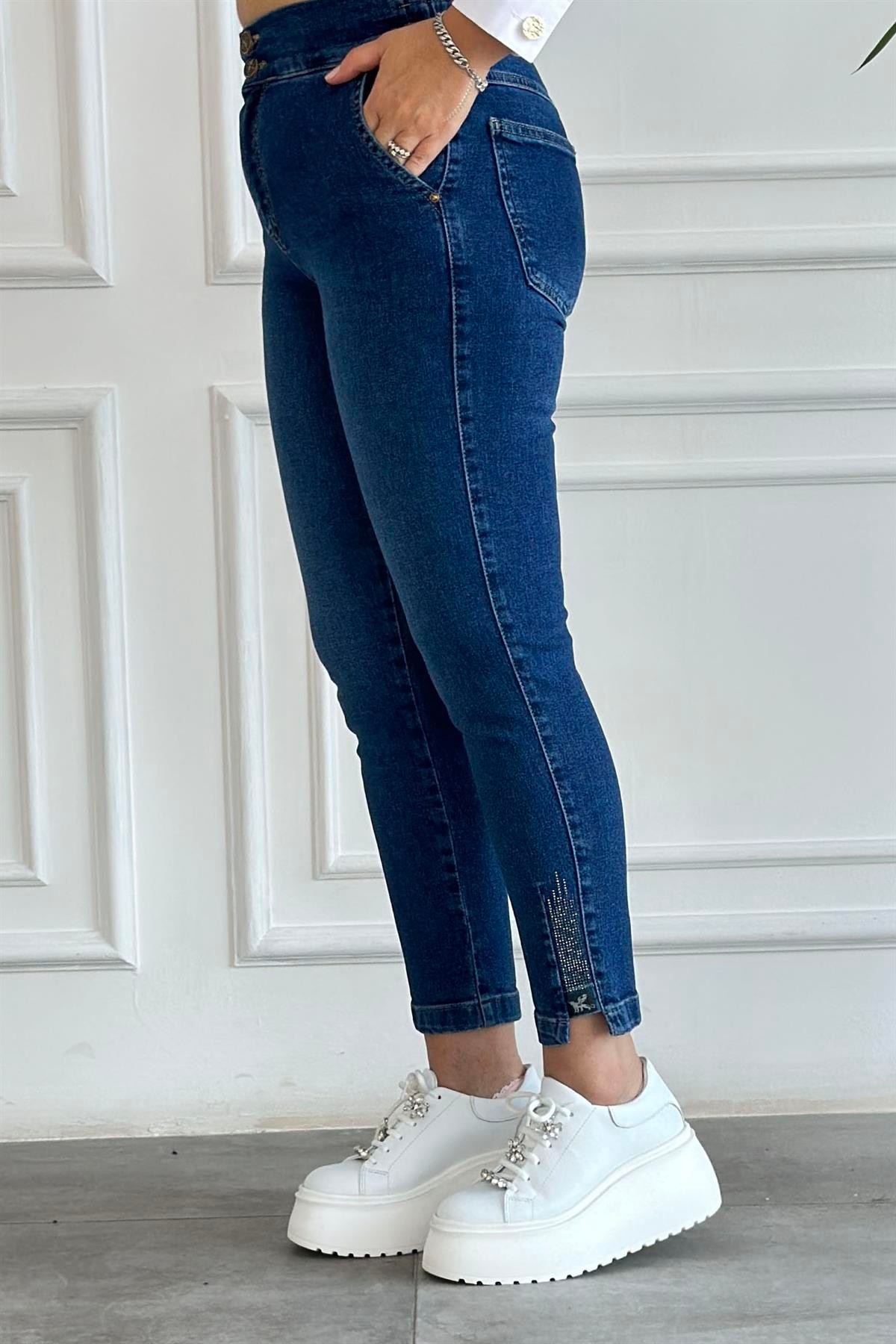 Beli Lastikli Bel Ve Paça Taş Detaylı Mom Jean