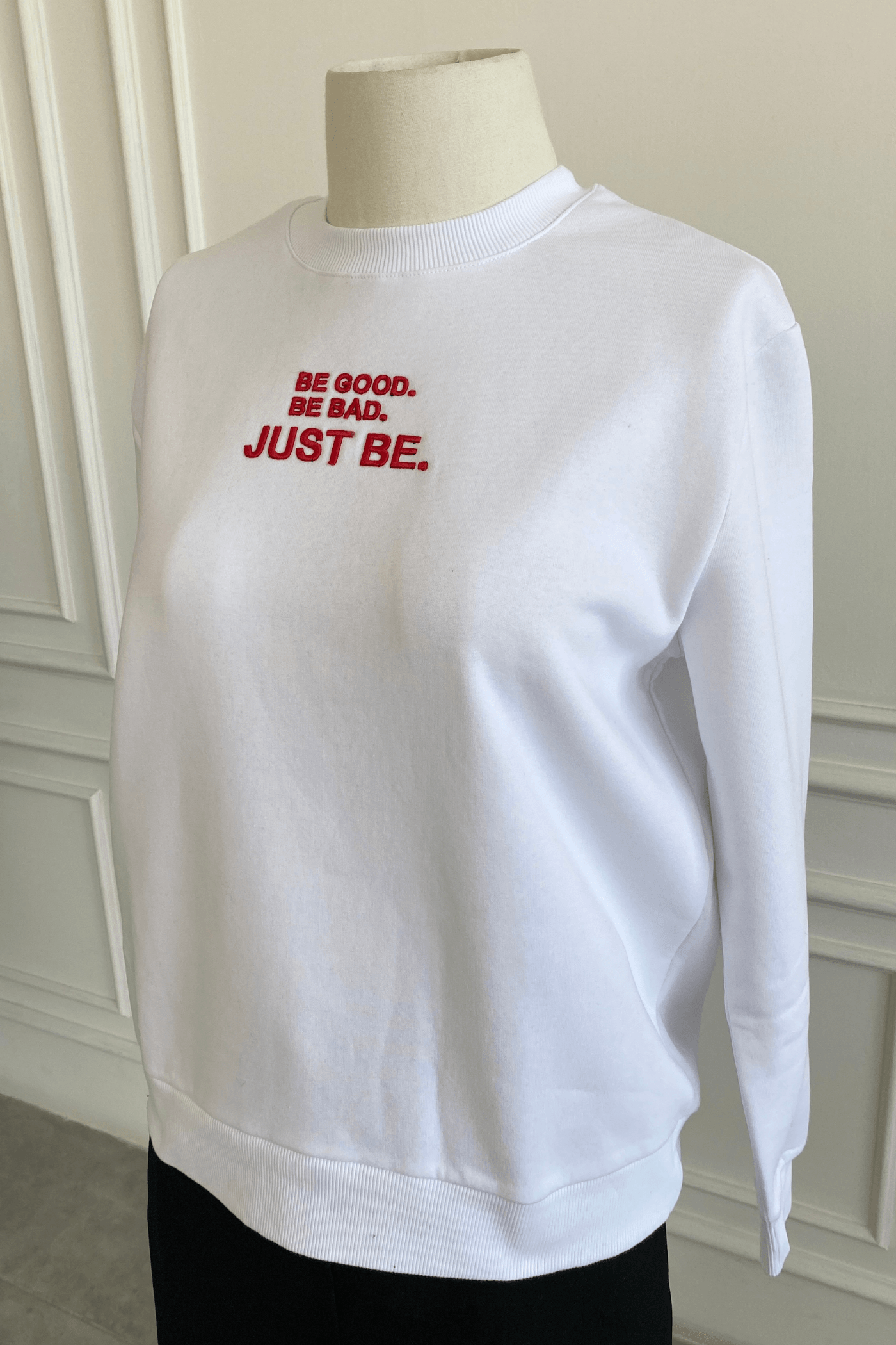 Önü Yazı Nakış İşlemeli Sweat