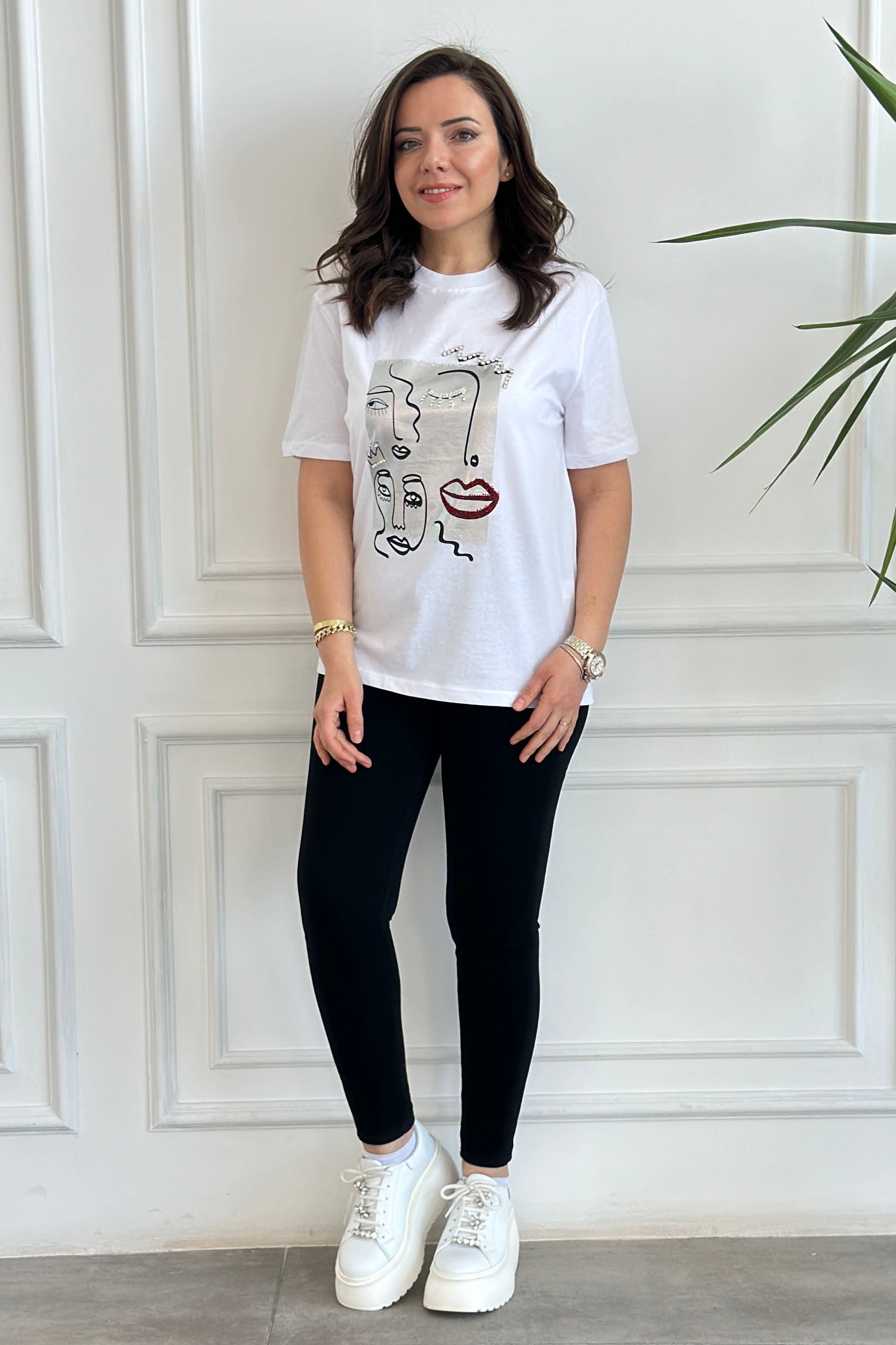 Önü Süliyet Baskılı Taş İşlemeli T-Shirt