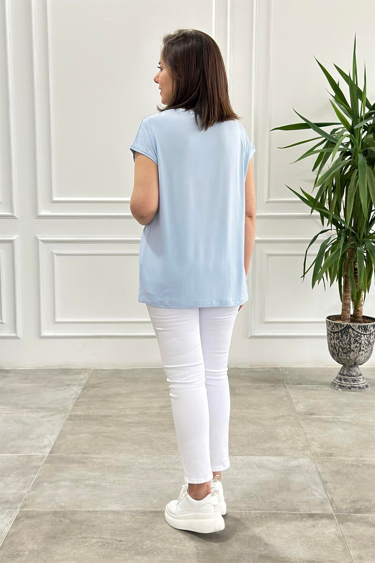 Omuz Düğme Detaylı T-Shirt