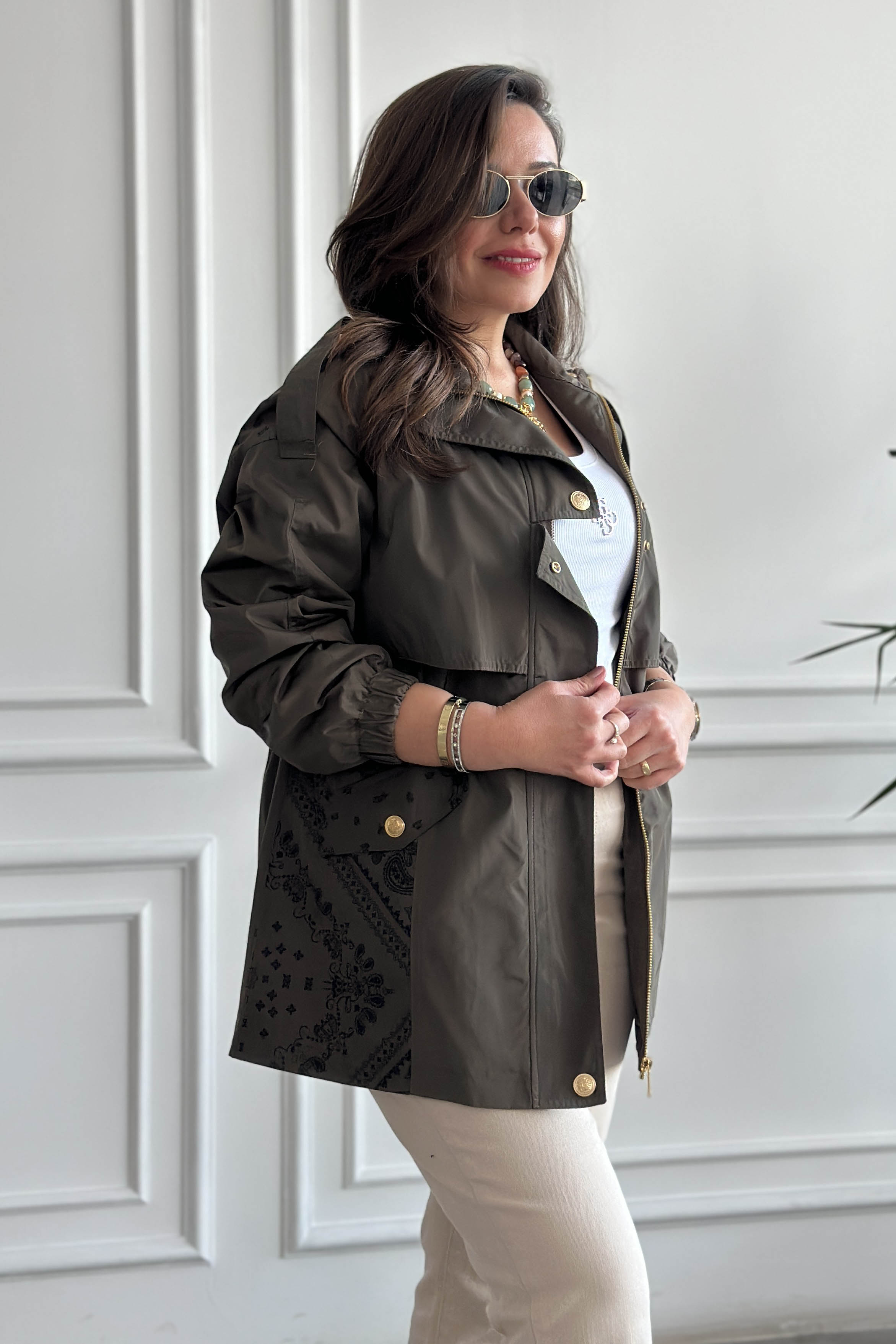 Omzu Ve Cepleri Desenli Trençkot