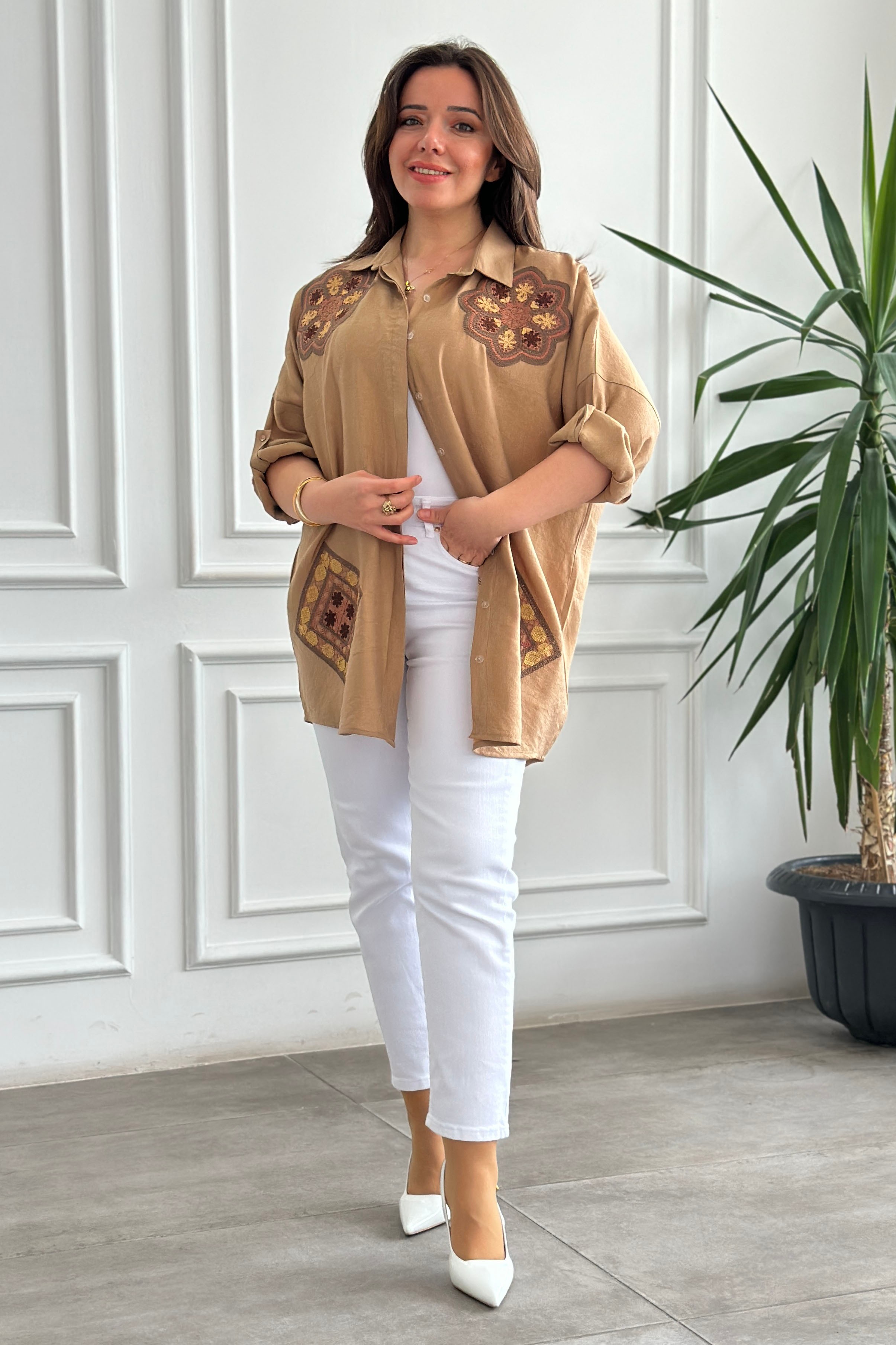 Çiçek Nakış Detaylı Gömlek  - CAMEL