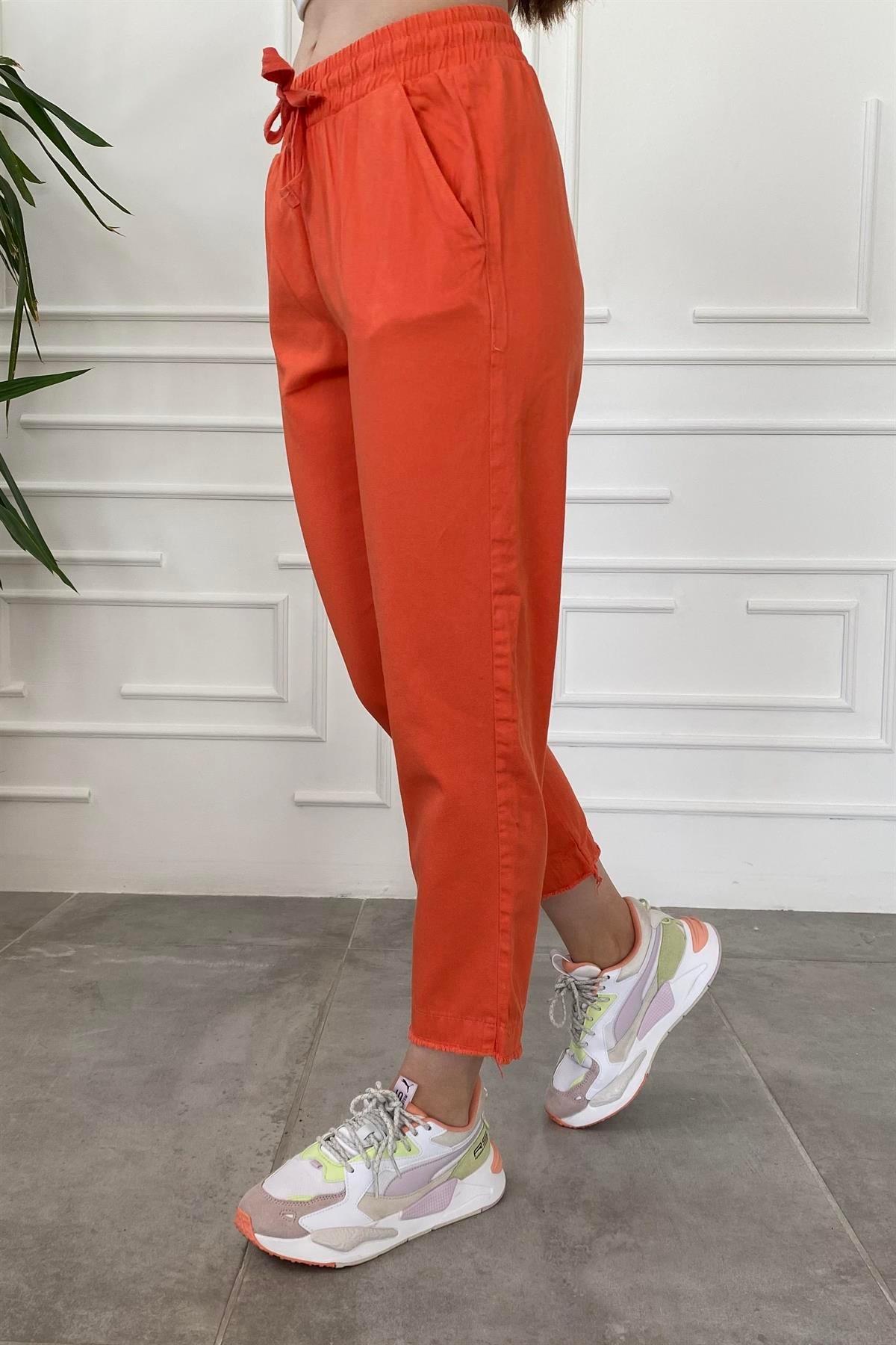 Paçası Püsküllü Beli Lastikli Gabardin Pantolon