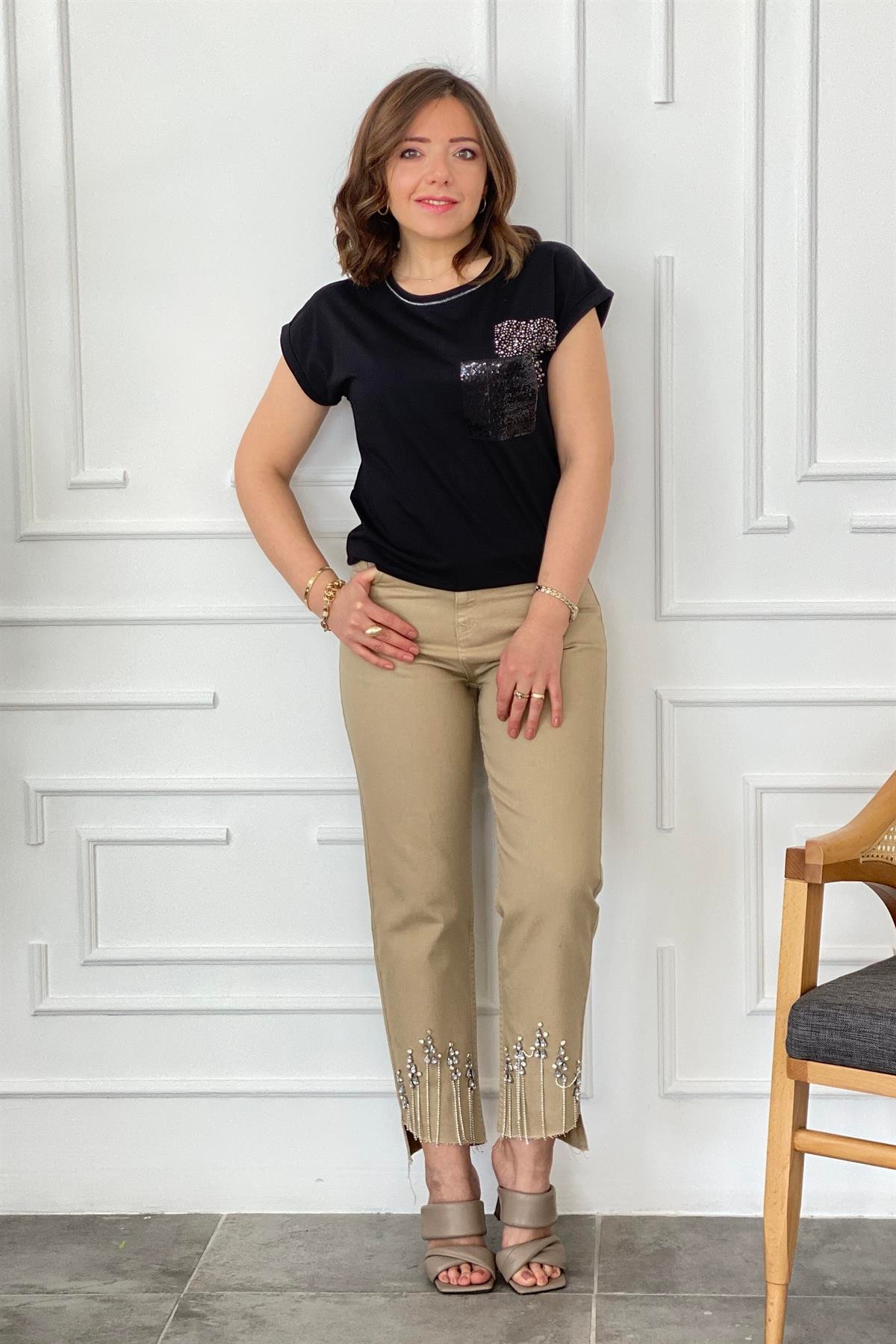 Taş Ve Pul Detaylı T-Shirt