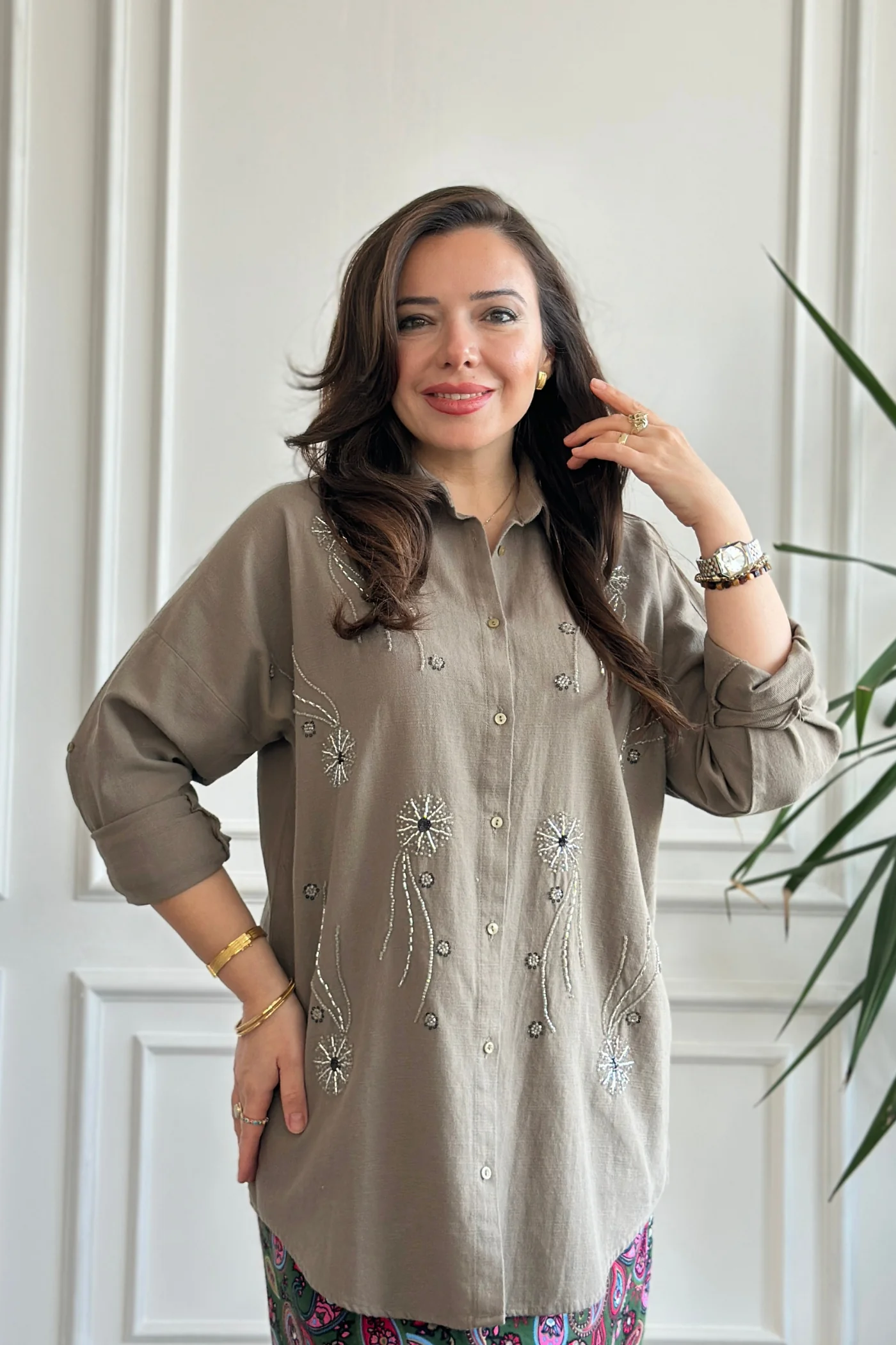 Önü Boncuk Çiçek İşlemeli Gömlek 