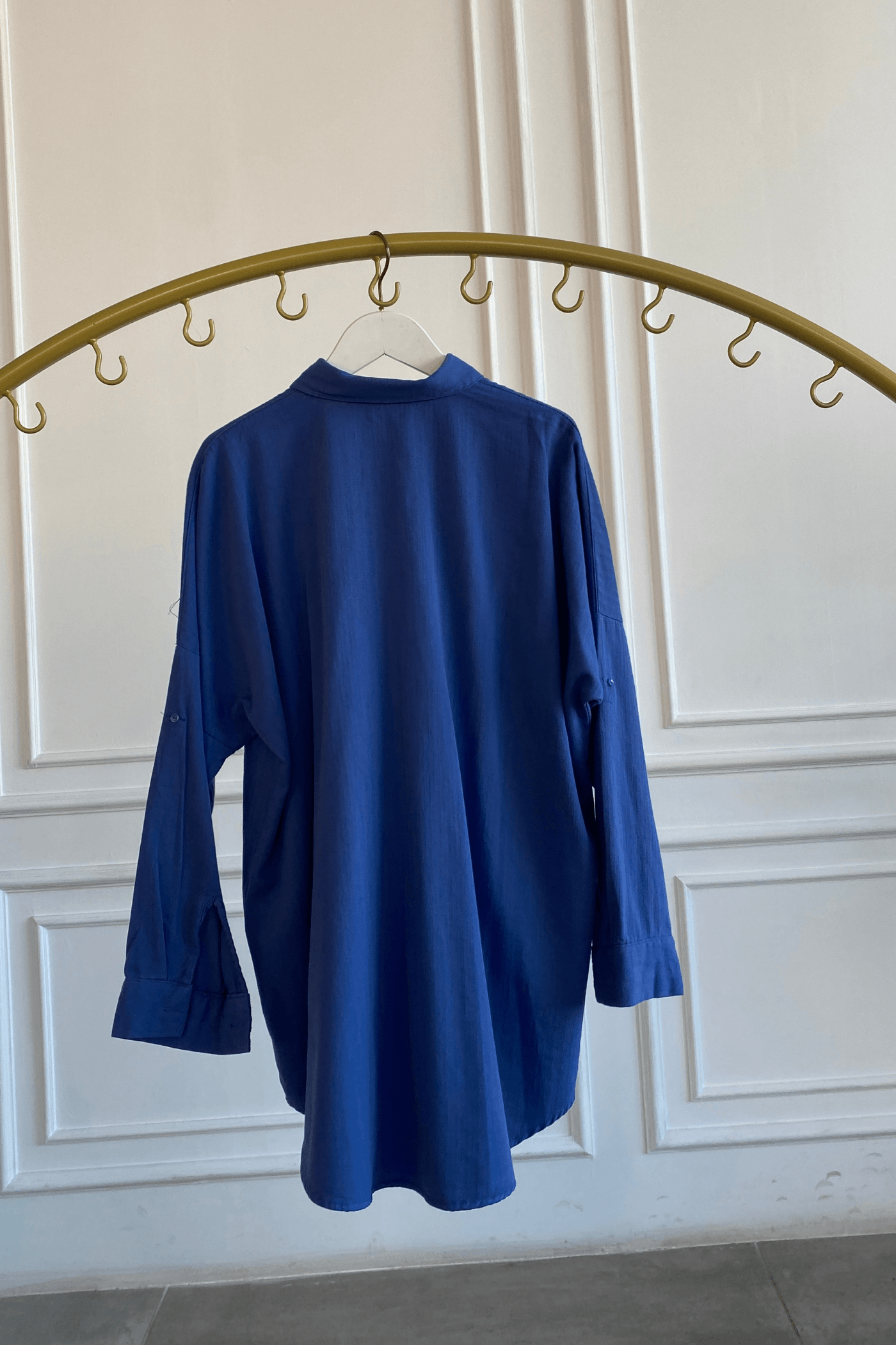 Önü Kare Boncuk İşlemeli Gömlek