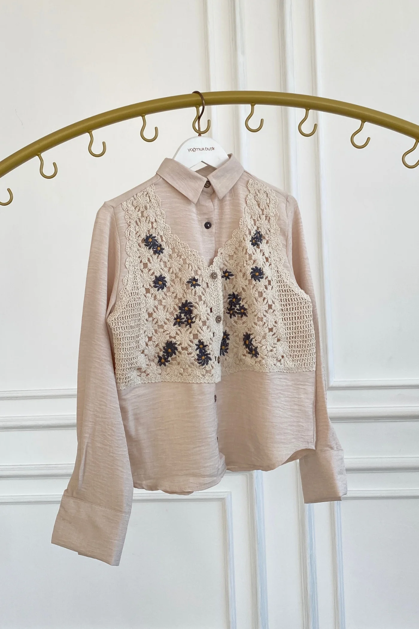 Önü Güpür Detaylı Keten Gömlek