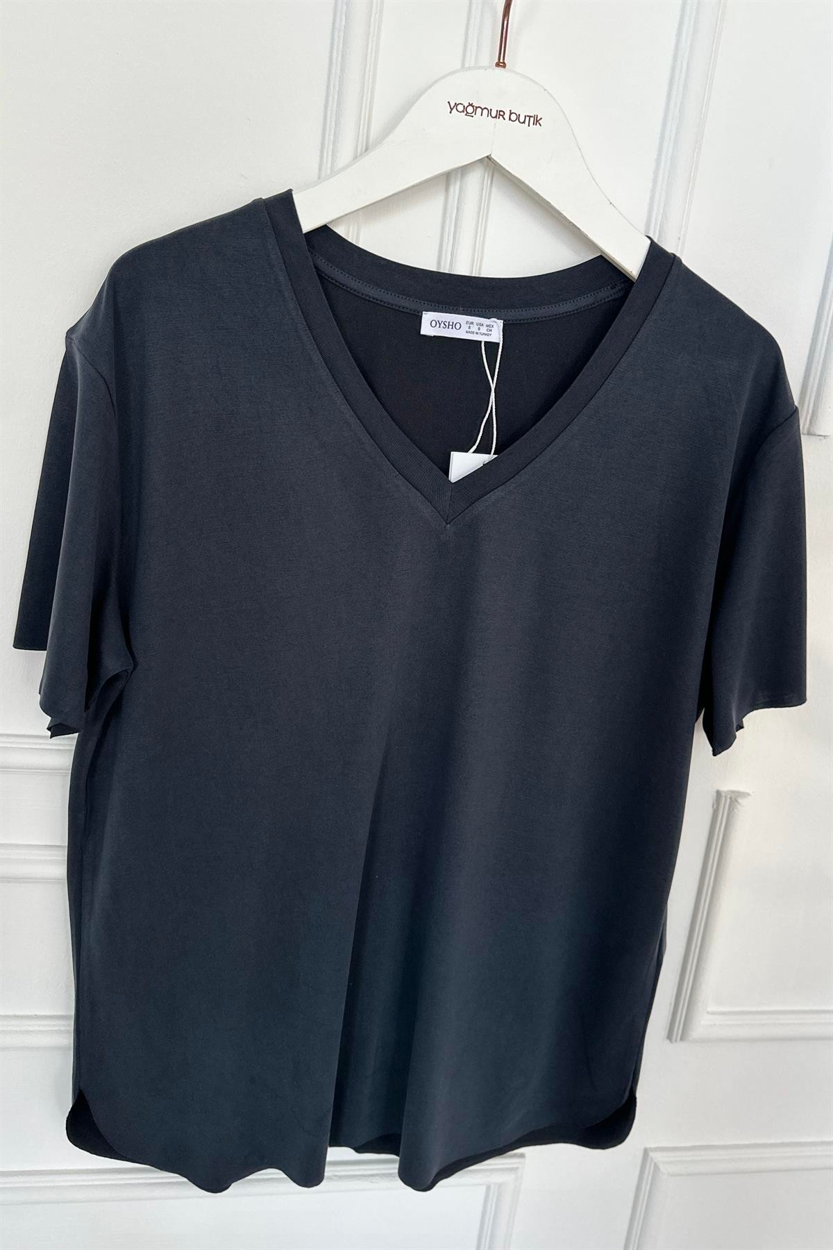 V Yaka Yanları Yırtmaçlı T-Shirt