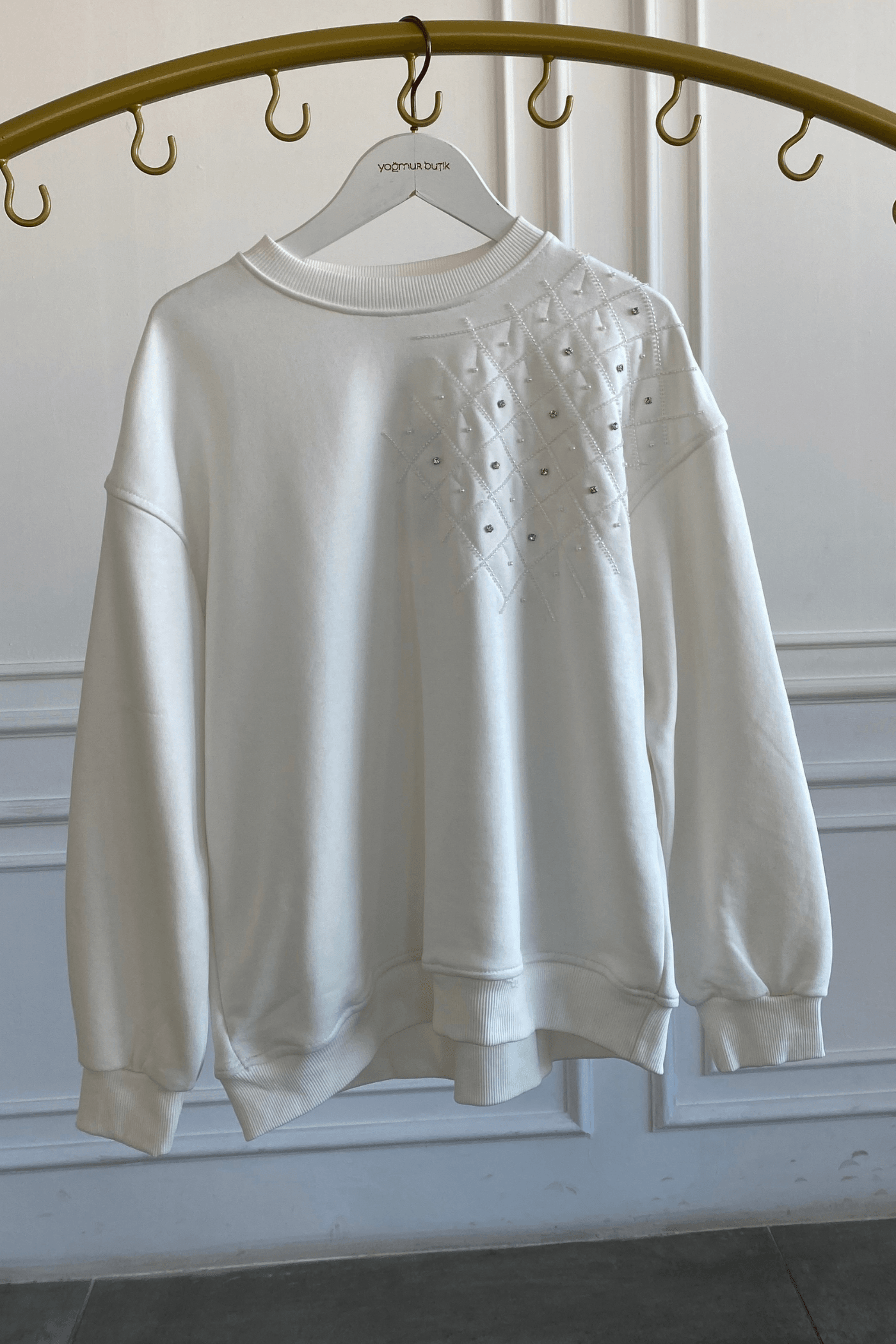 Önü Kare Boncuk İşlemeli Taş Detaylı Sweat