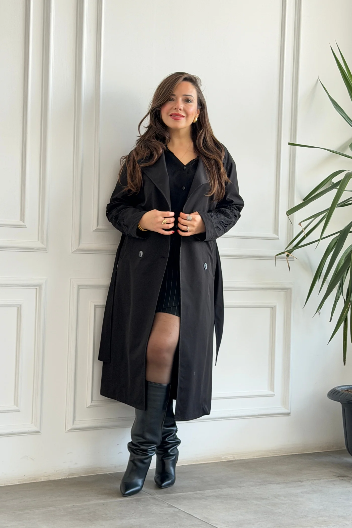 Kolu Nakış Detaylı Uzun Trençkot