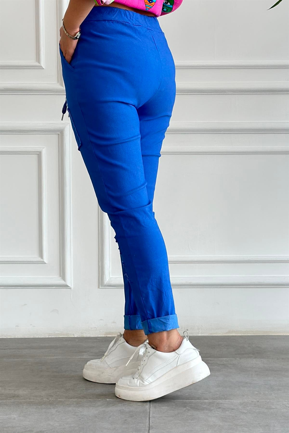 Pul Detaylı Pantolon