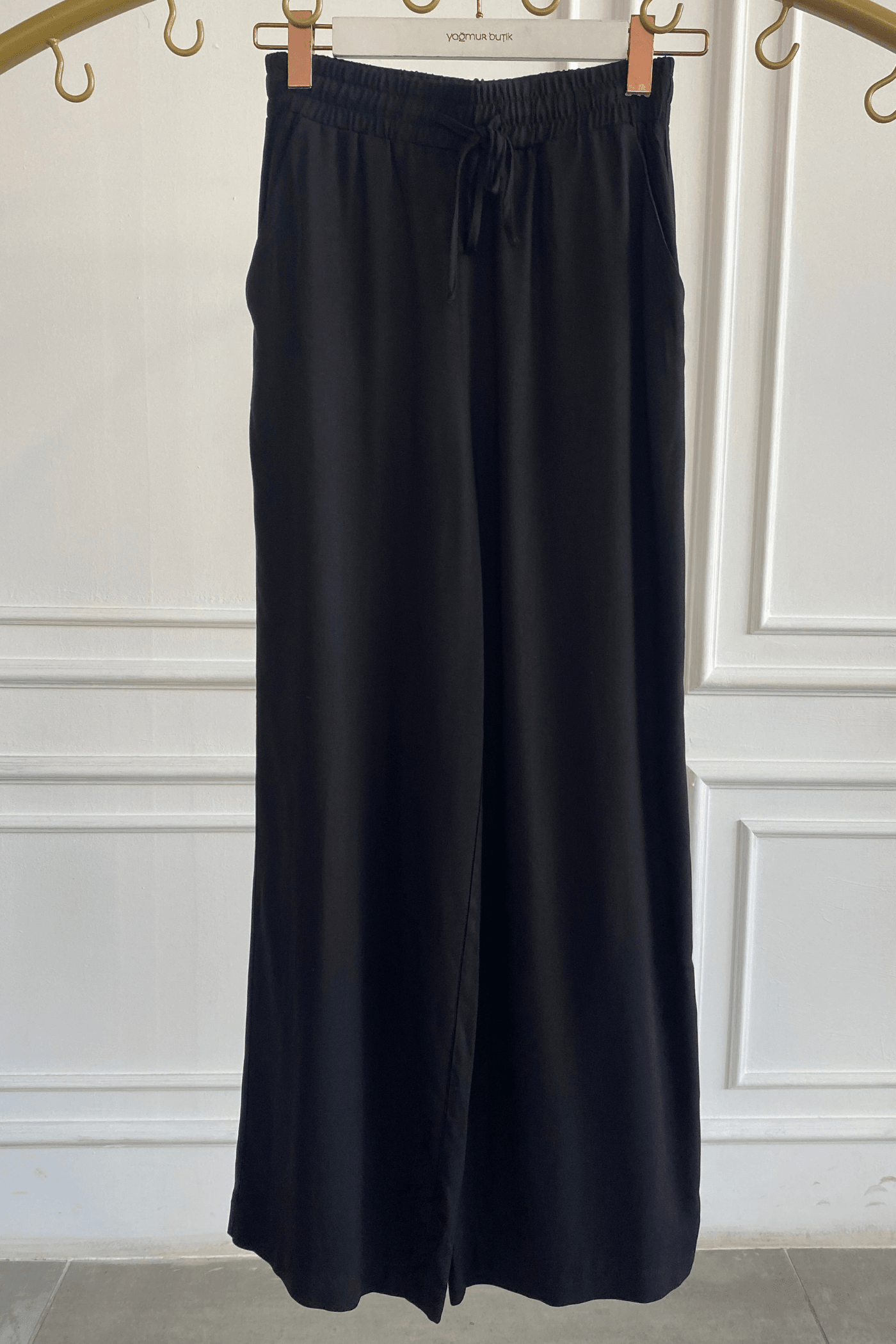 Beli Lastikli Bağlama Detaylı Bol Paça Pantolon