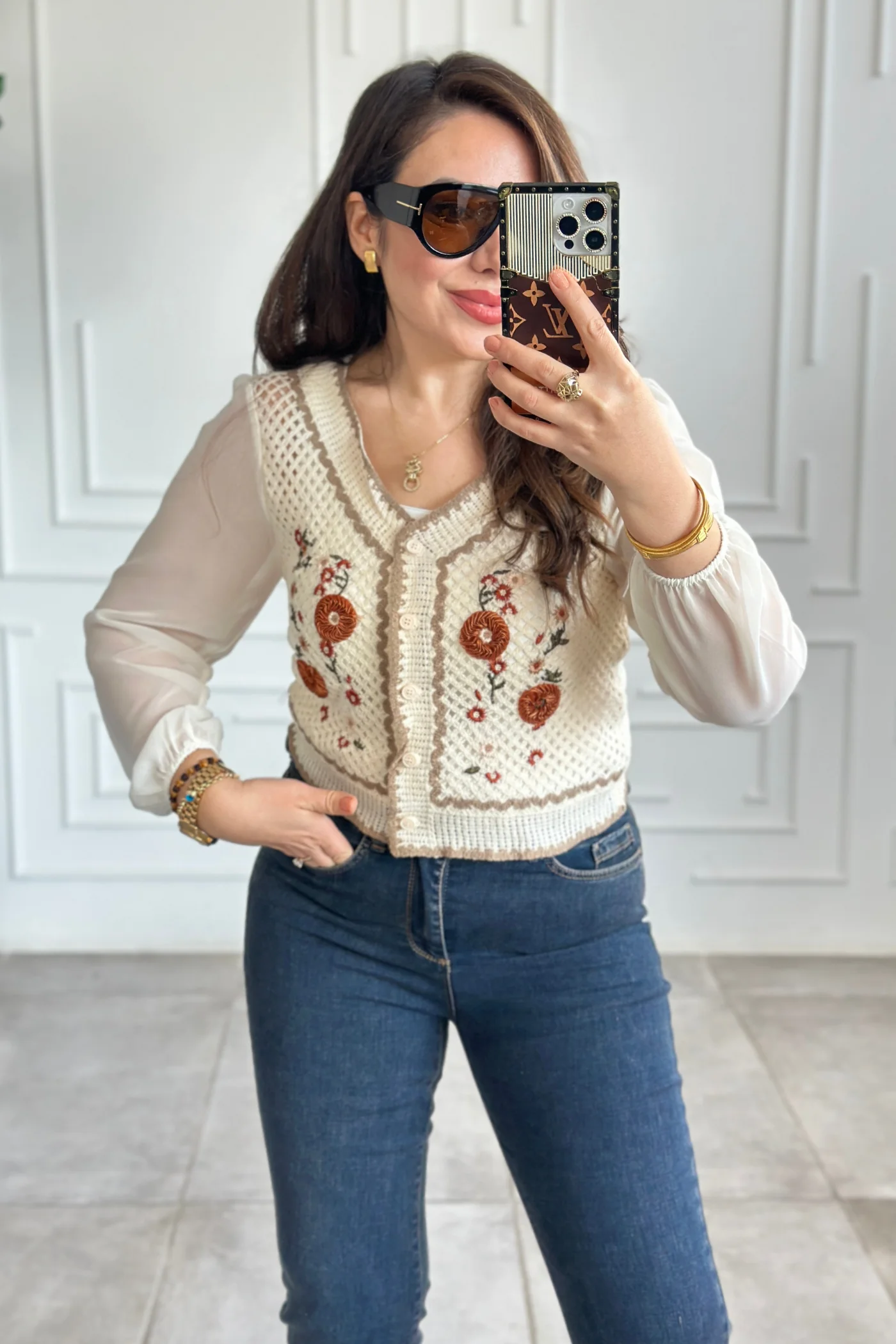 Kolları Şifon Nakış işlemeli Düğmeli Kısa Bluz - KAHVERENGI