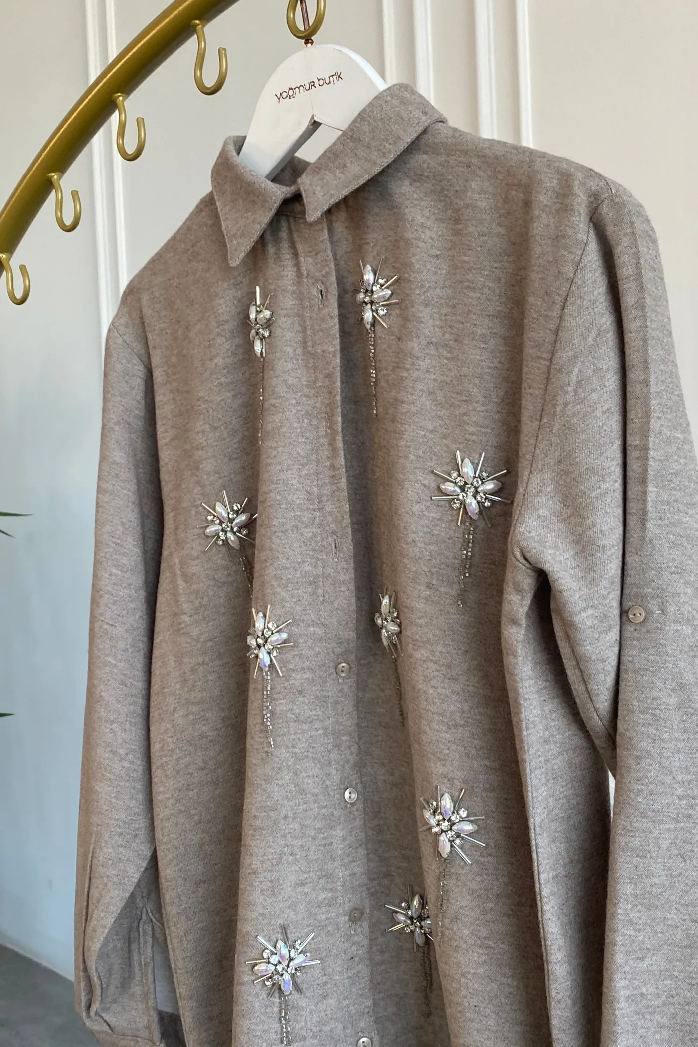 Önü Çubuk Boncuk İşlemeli Gömlek 