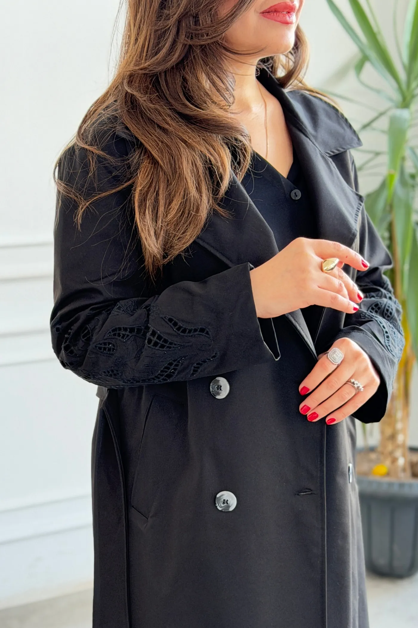 Kolu Nakış Detaylı Uzun Trençkot