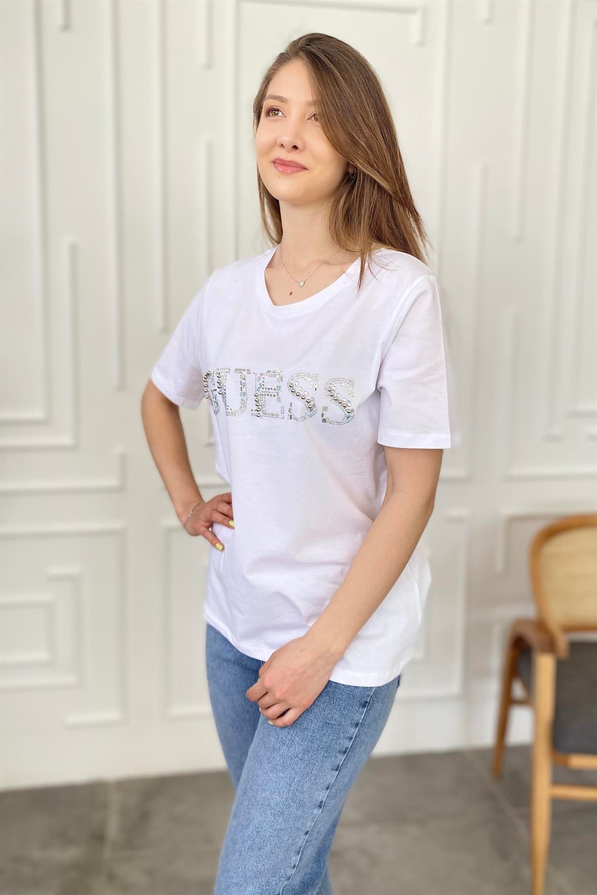 Önü Yazı Ve Taş İşlemeli T-Shirt