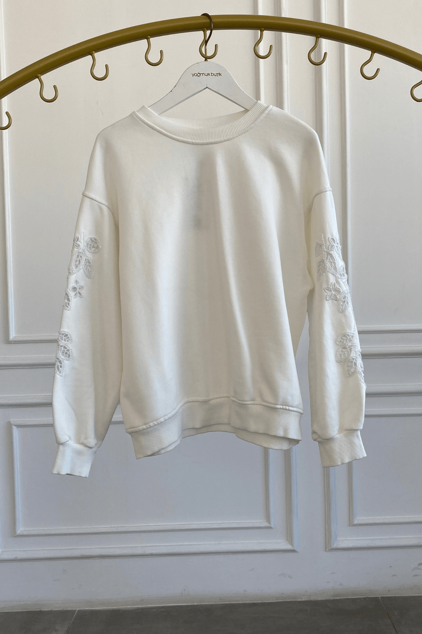 Kolları Güpürlü Boncuk İşlemeli Sweat