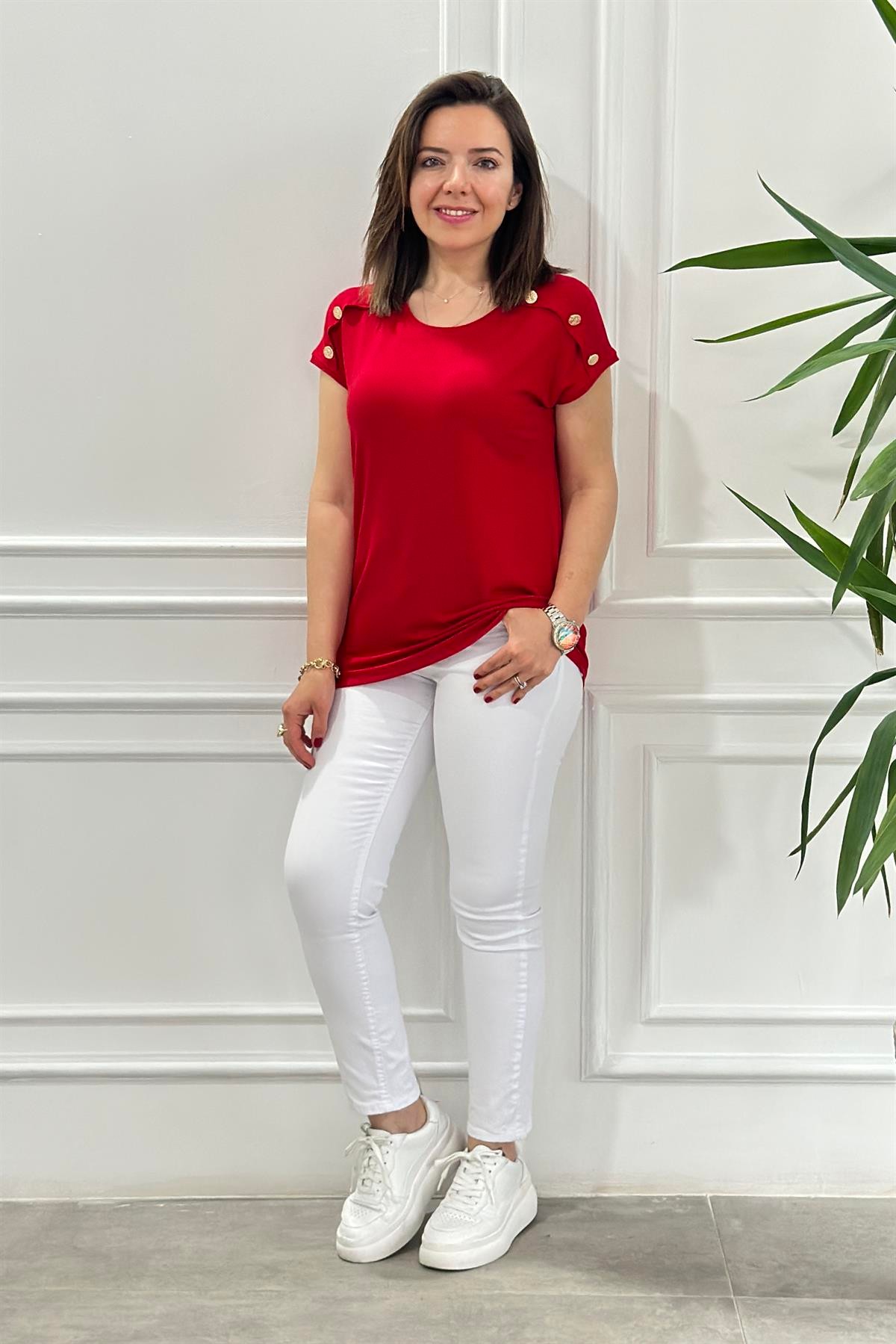 Omuz Düğme Detaylı T-Shirt