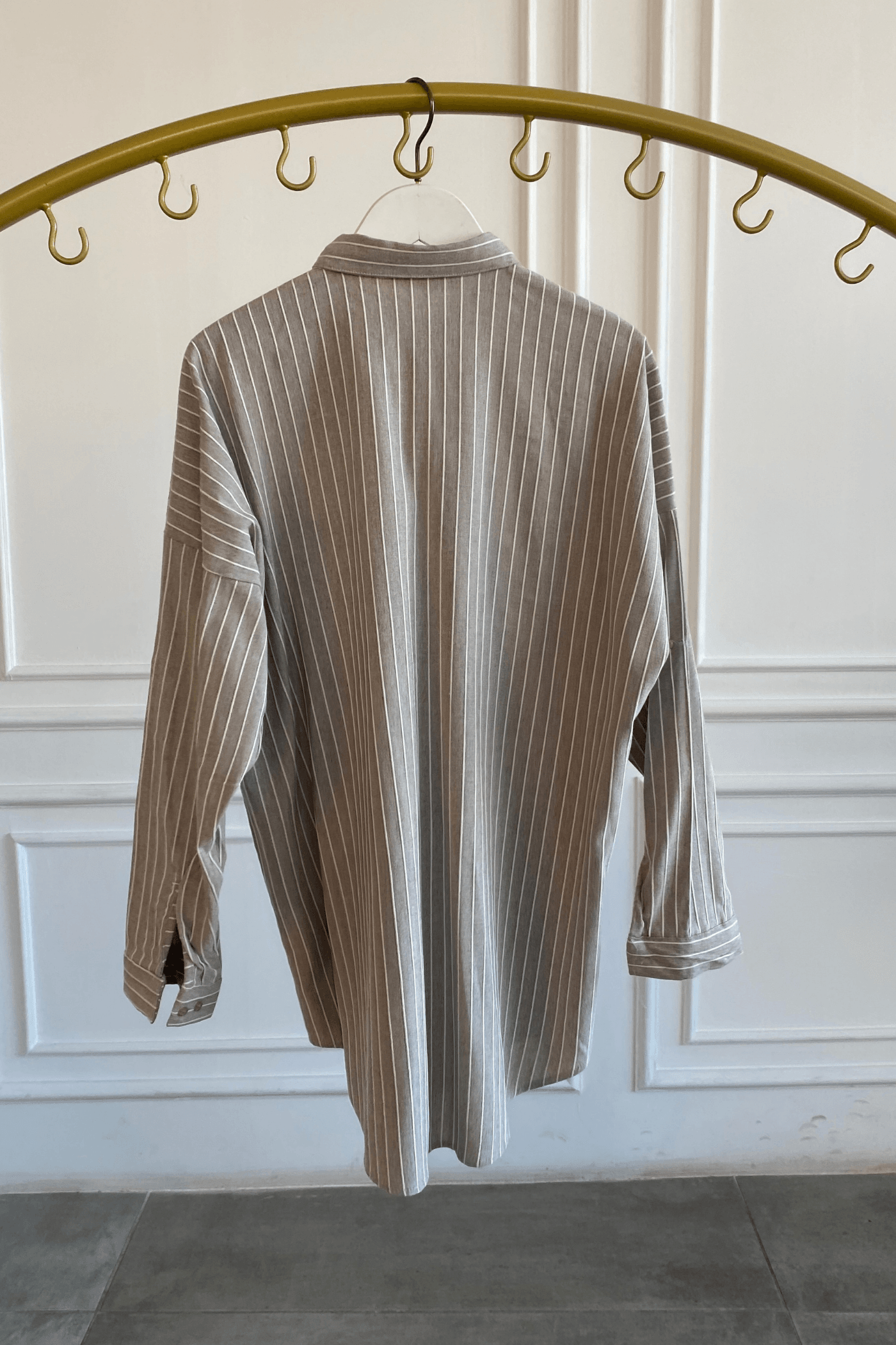 Pul Ve Boncuk İşlemeli Deri Detaylı Çizgili Gömlek