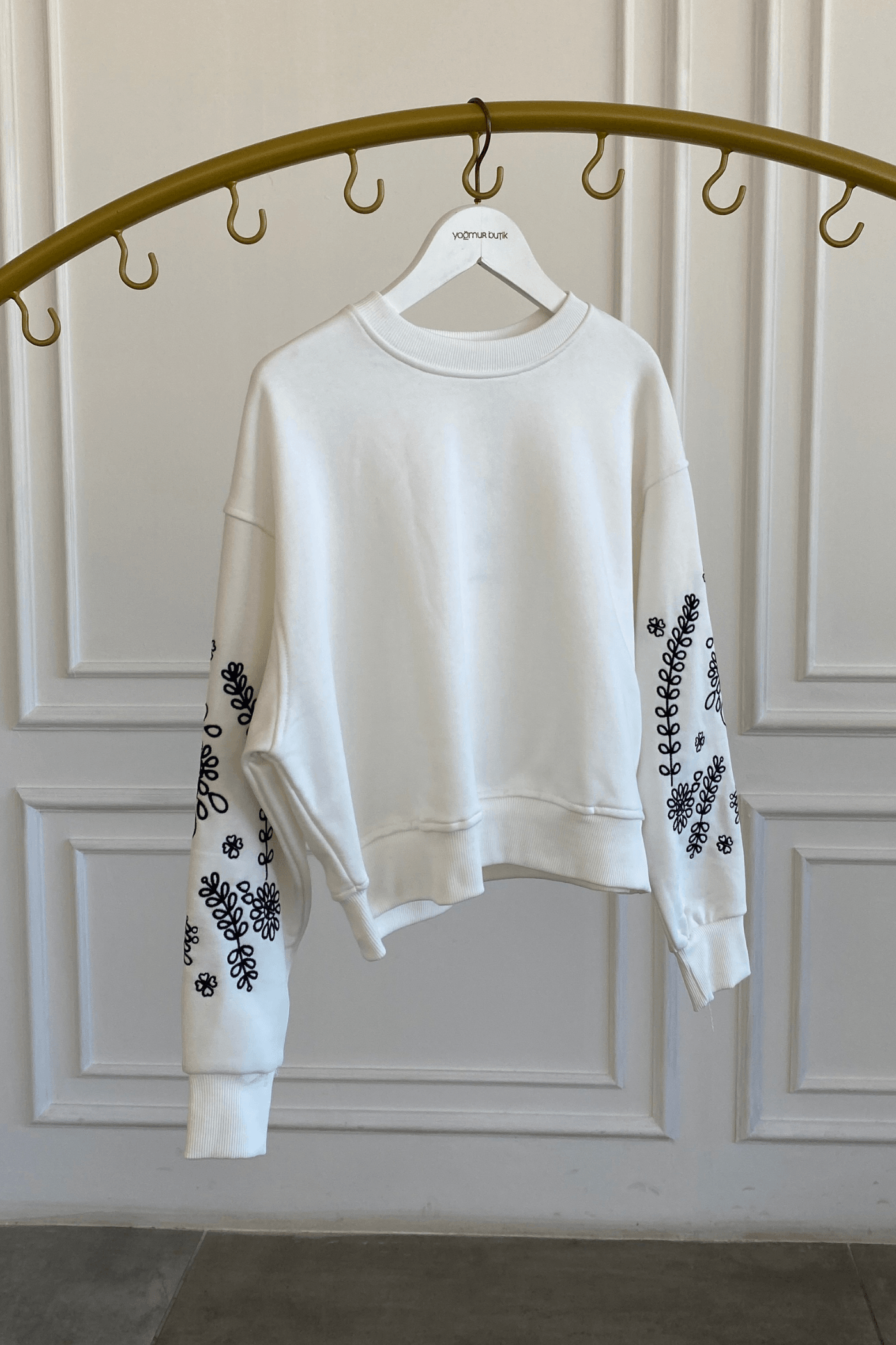 Kolları Nakış İşlemeli Sweat 