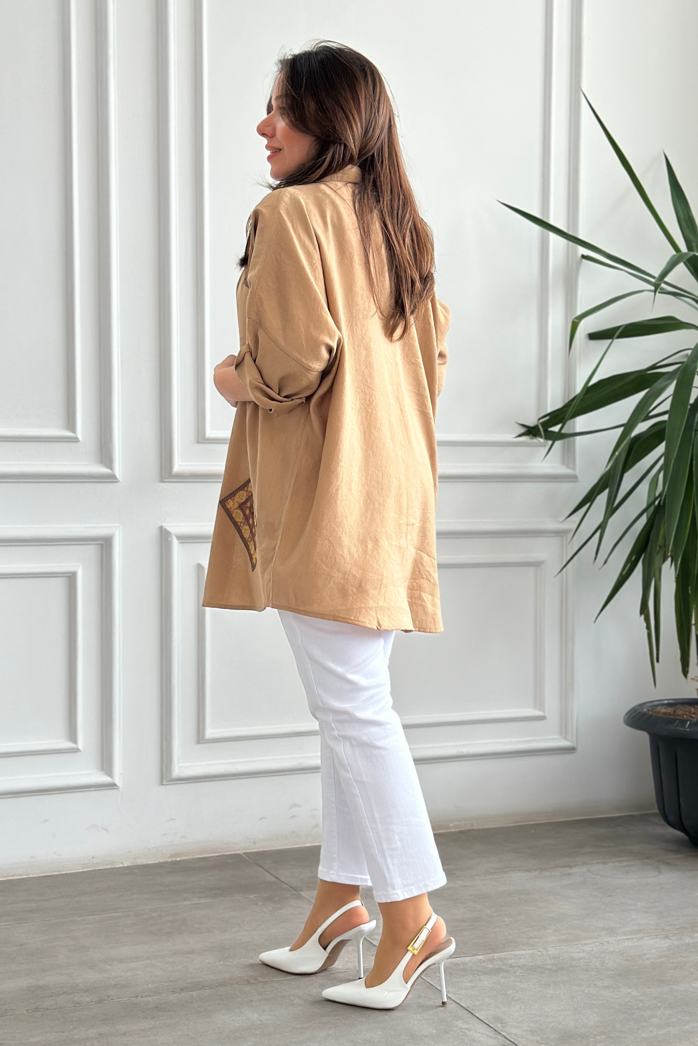 Çiçek Nakış Detaylı Gömlek  - CAMEL